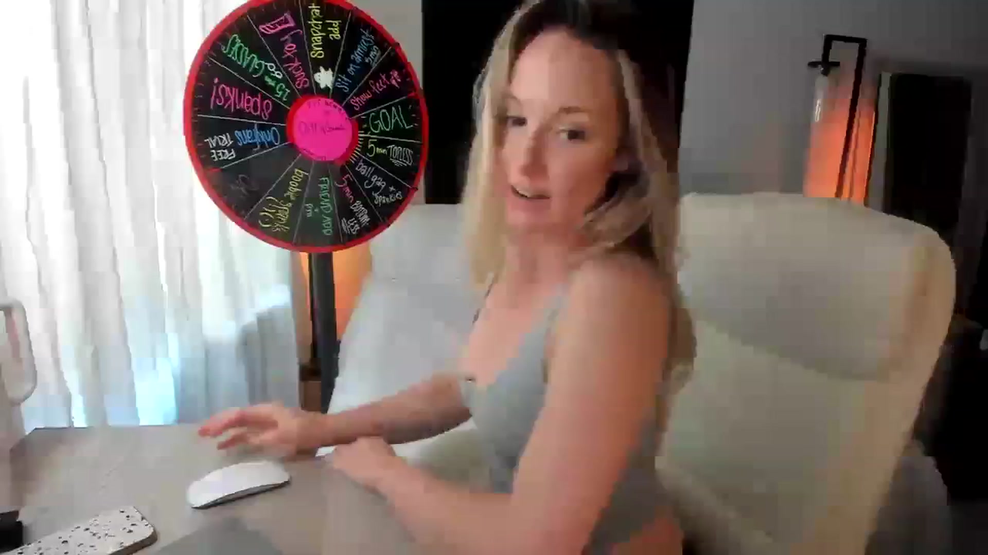 Gallery image thumbnail from LilLadyBird's myfreecams stream on, 09/01/2023, 22:06 image 19 of 20