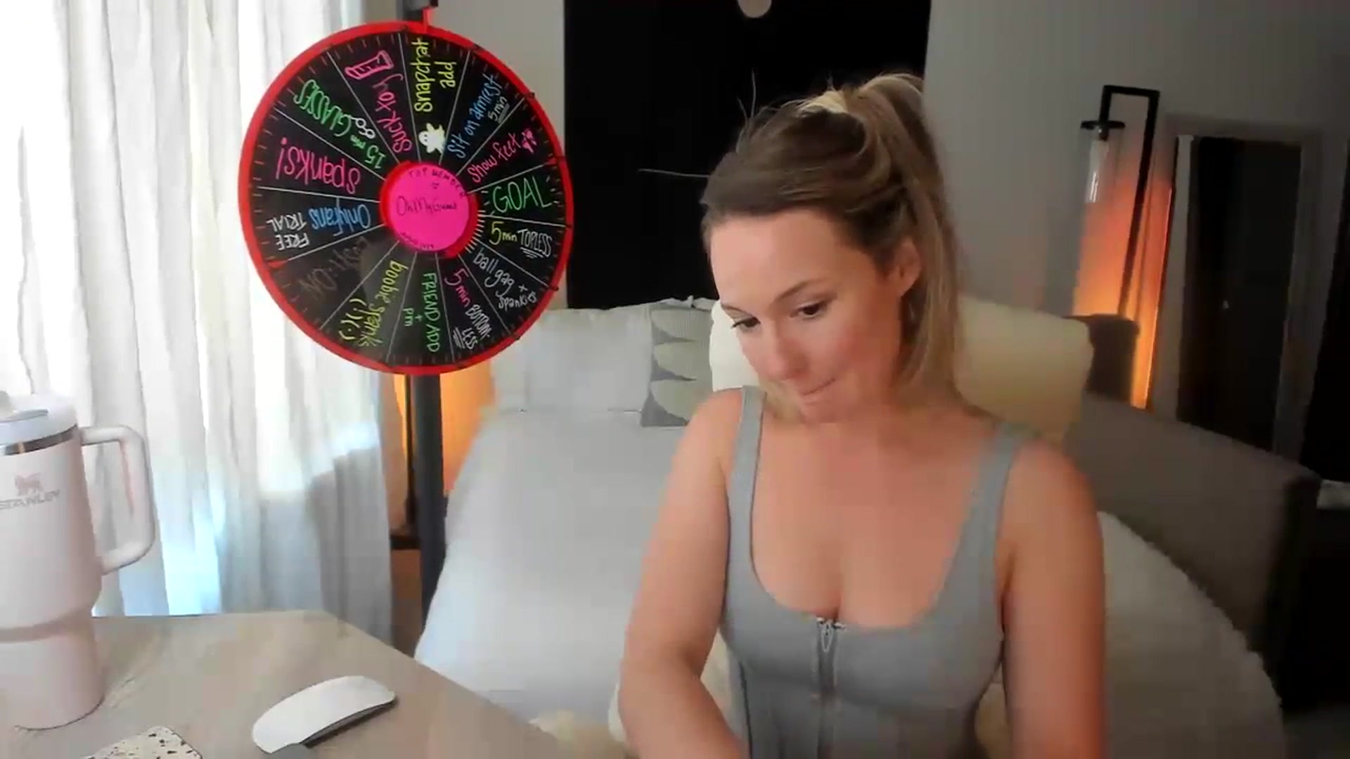 Gallery image thumbnail from LilLadyBird's myfreecams stream on, 09/01/2023, 22:06 image 3 of 20