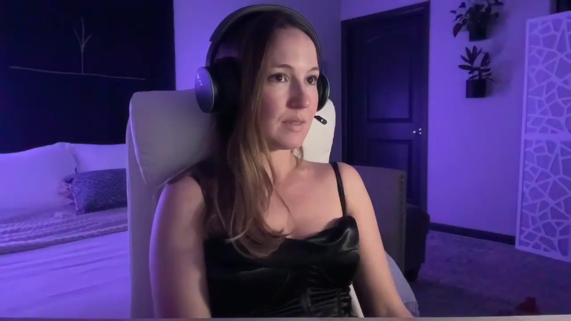 Gallery image thumbnail from LilLadyBird's myfreecams stream on, 08/06/2024, 02:14 image 5 of 20