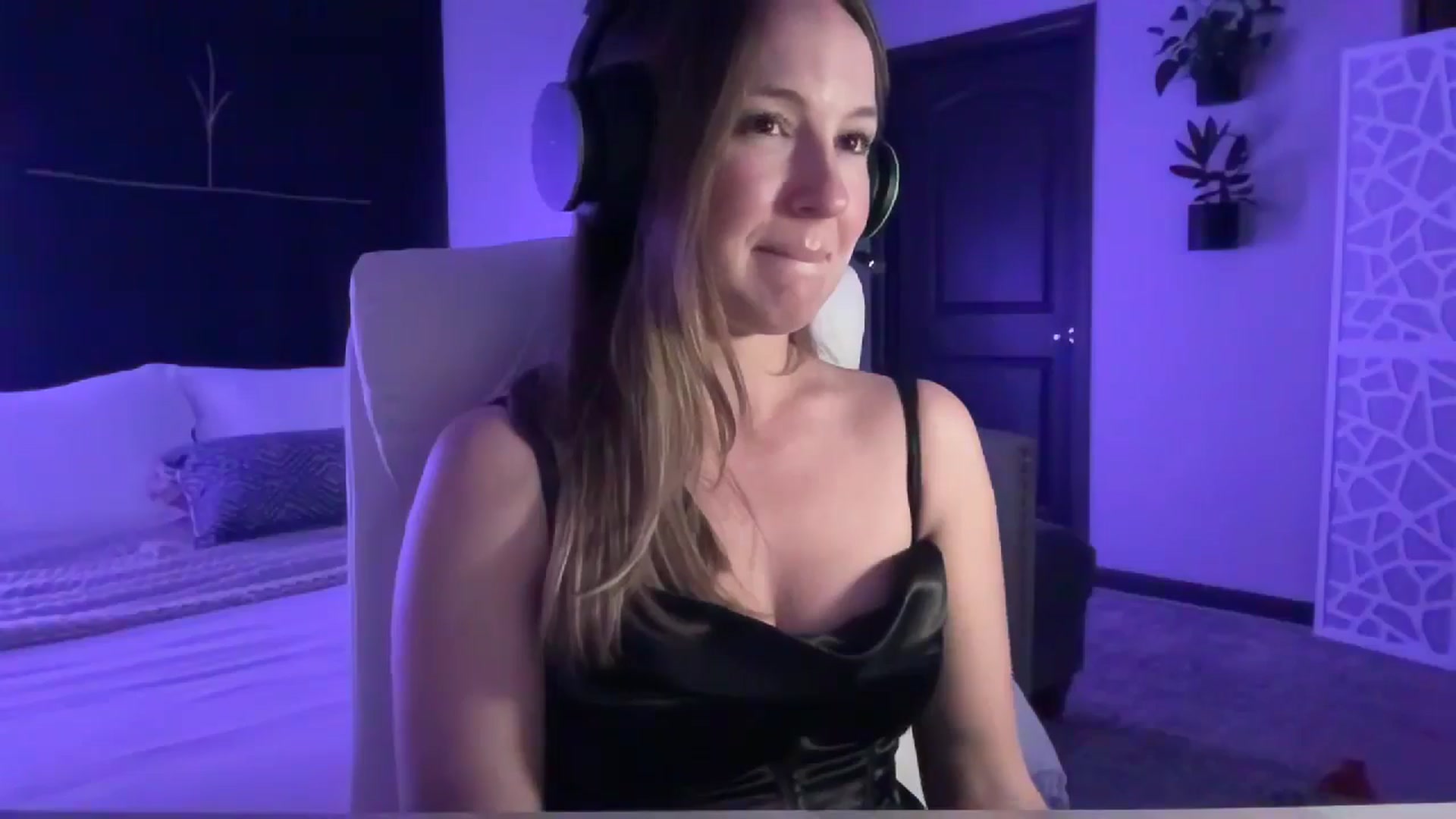 Gallery image thumbnail from LilLadyBird's myfreecams stream on, 08/06/2024, 02:14 image 20 of 20
