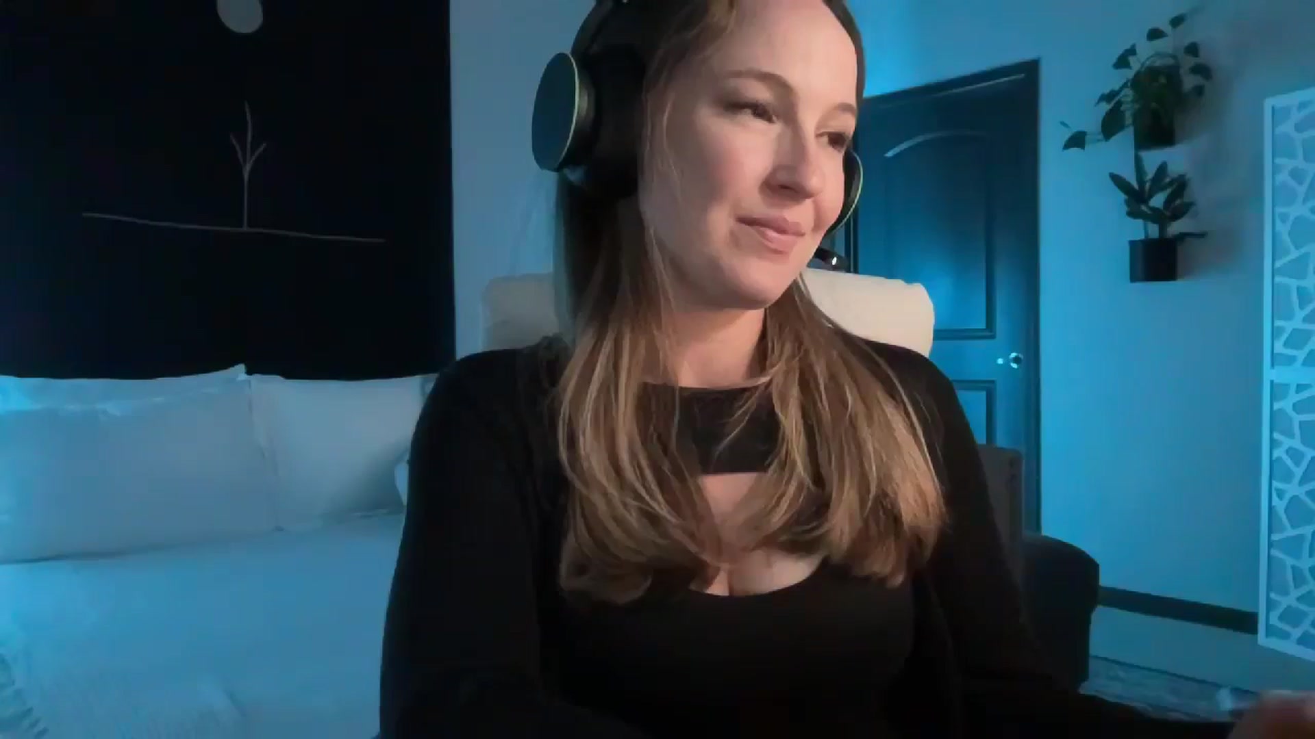 Gallery image thumbnail from LilLadyBird's myfreecams stream on, 09/27/2024, 01:52 image 11 of 20