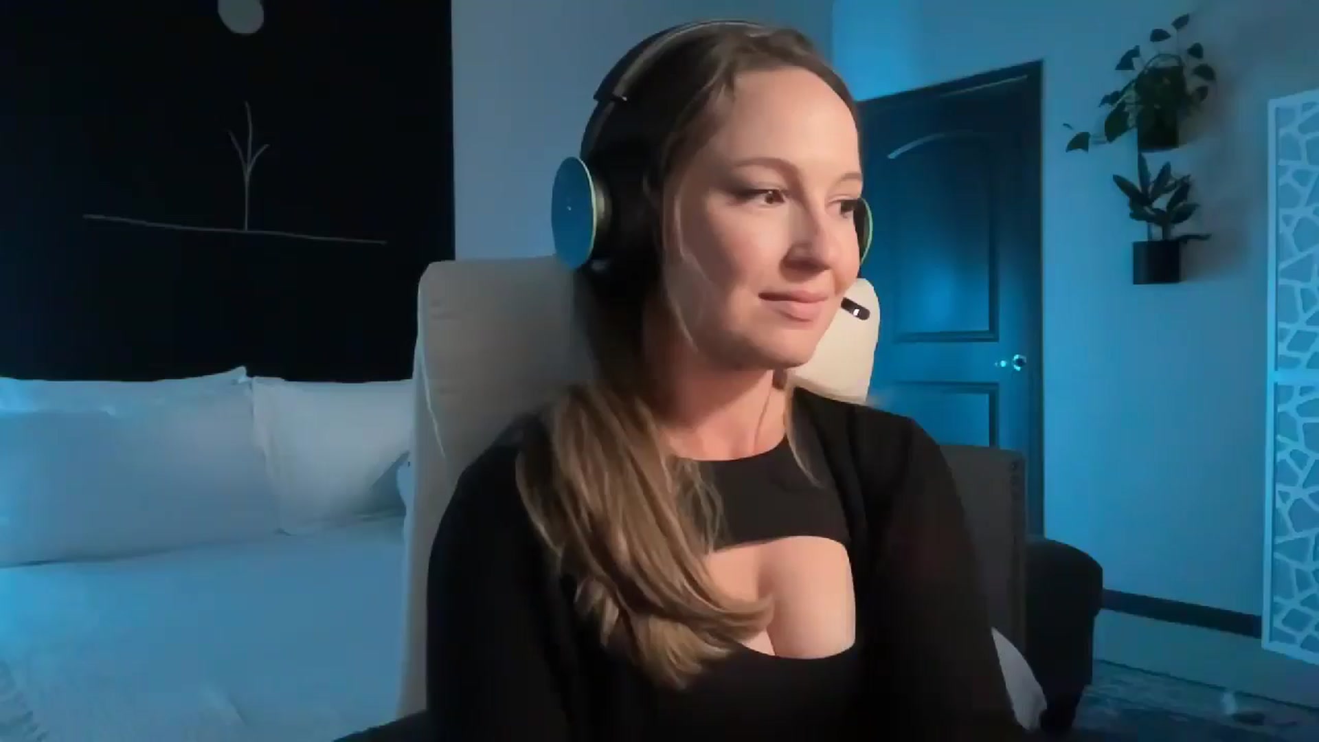 Gallery image thumbnail from LilLadyBird's myfreecams stream on, 09/27/2024, 01:52 image 7 of 20