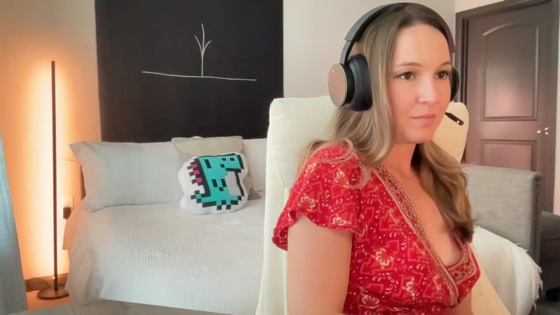 Gallery image thumbnail from LilLadyBird's myfreecams stream on, 09/29/2024, 23:27 image 15 of 20
