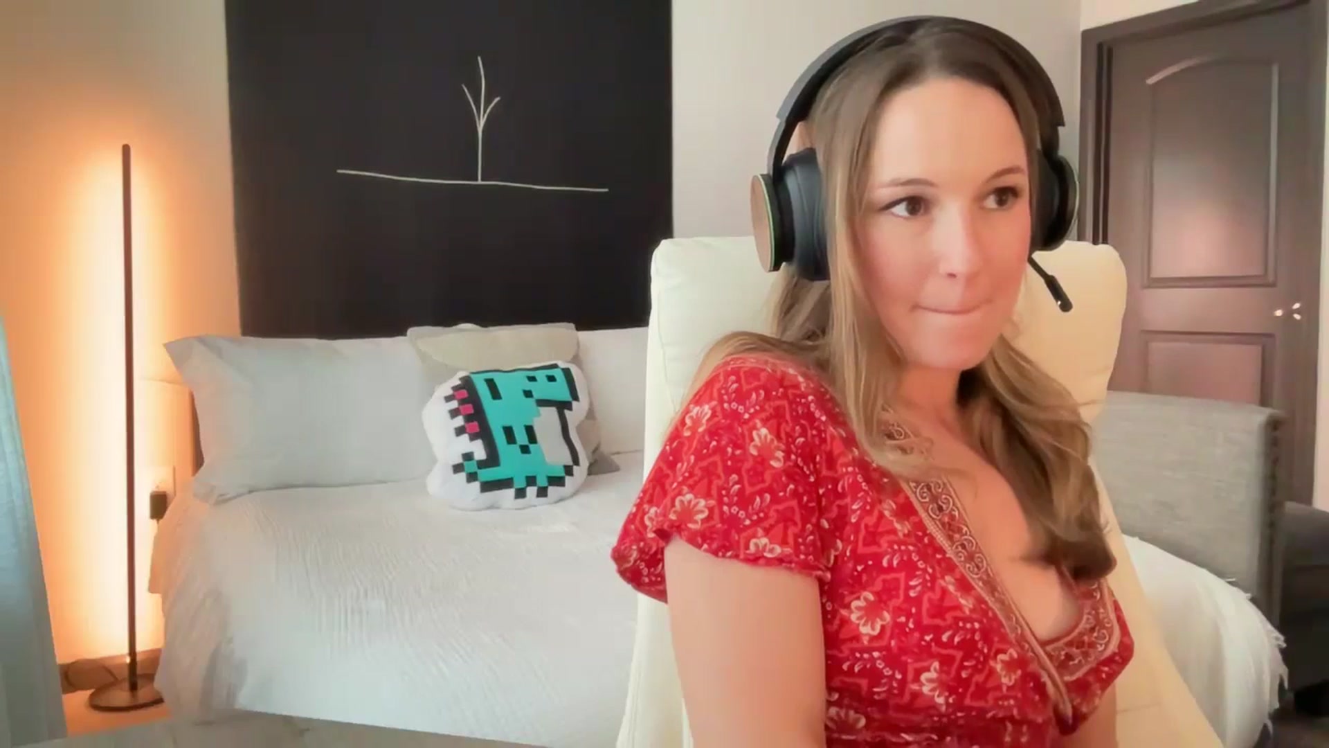 Gallery image thumbnail from LilLadyBird's myfreecams stream on, 09/29/2024, 23:27 image 18 of 20