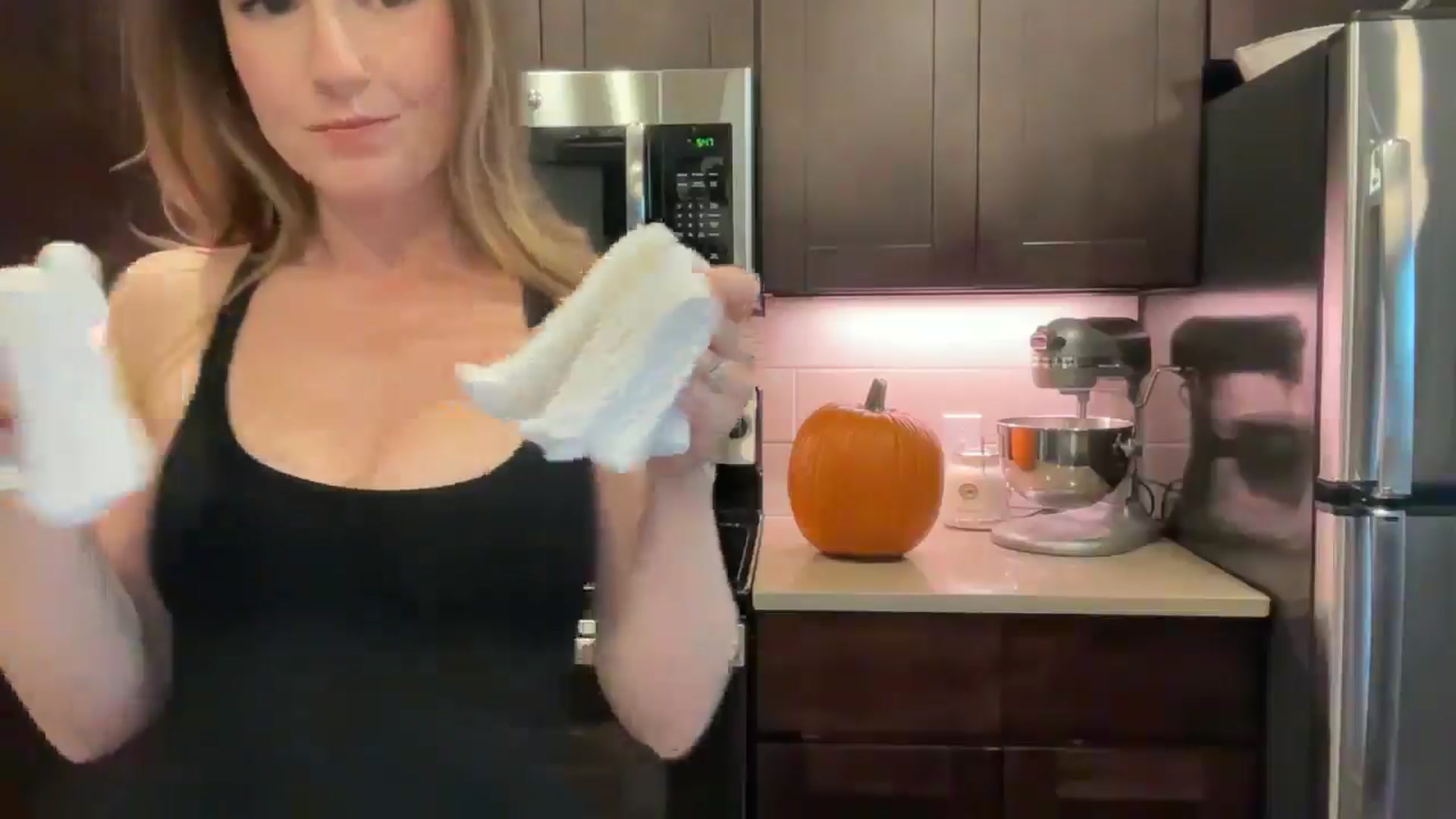 Gallery image thumbnail from LilLadyBird's myfreecams stream on, 10/13/2024, 22:55 image 18 of 20