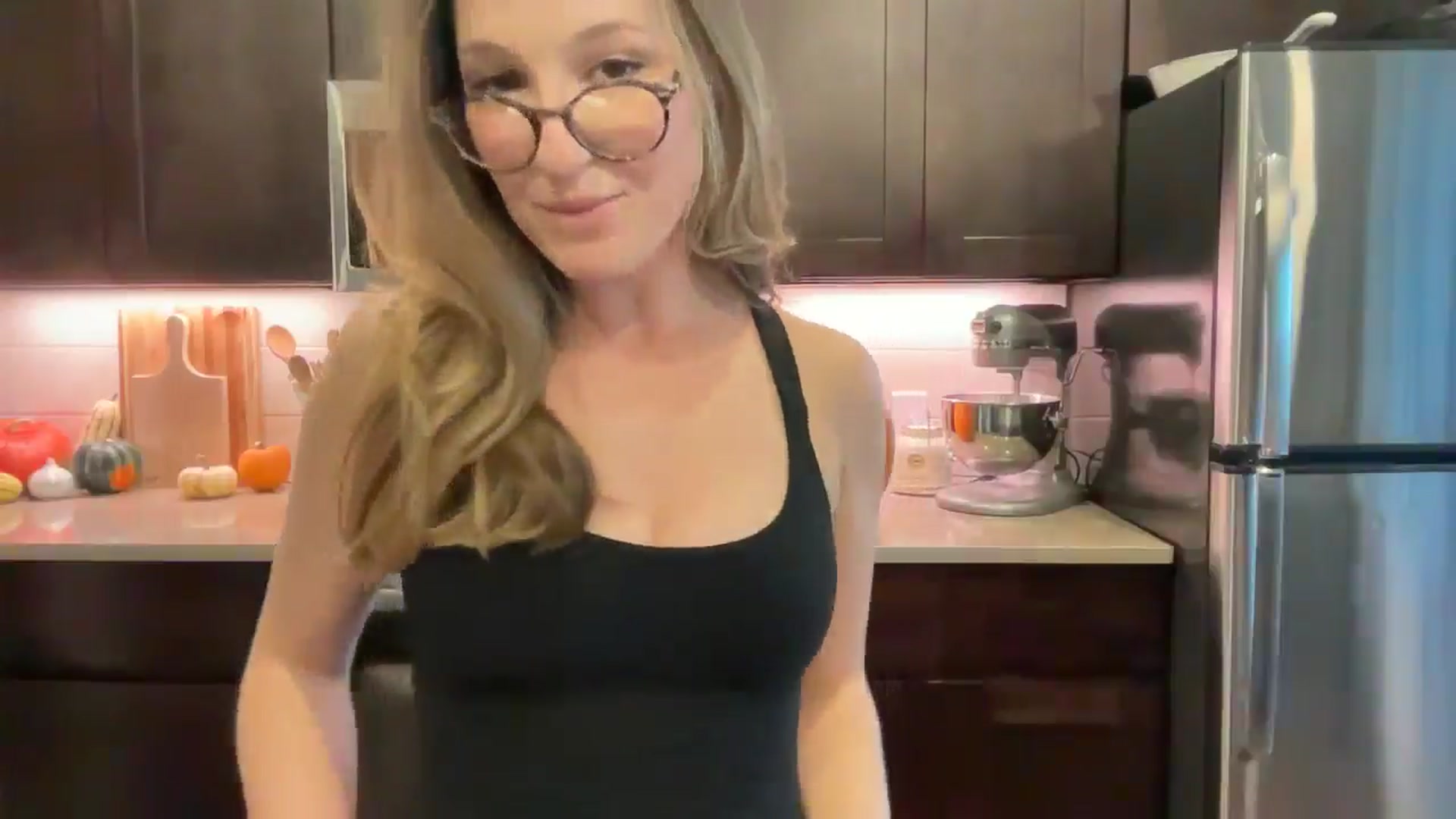 Gallery image thumbnail from LilLadyBird's myfreecams stream on, 10/13/2024, 22:55 image 7 of 20