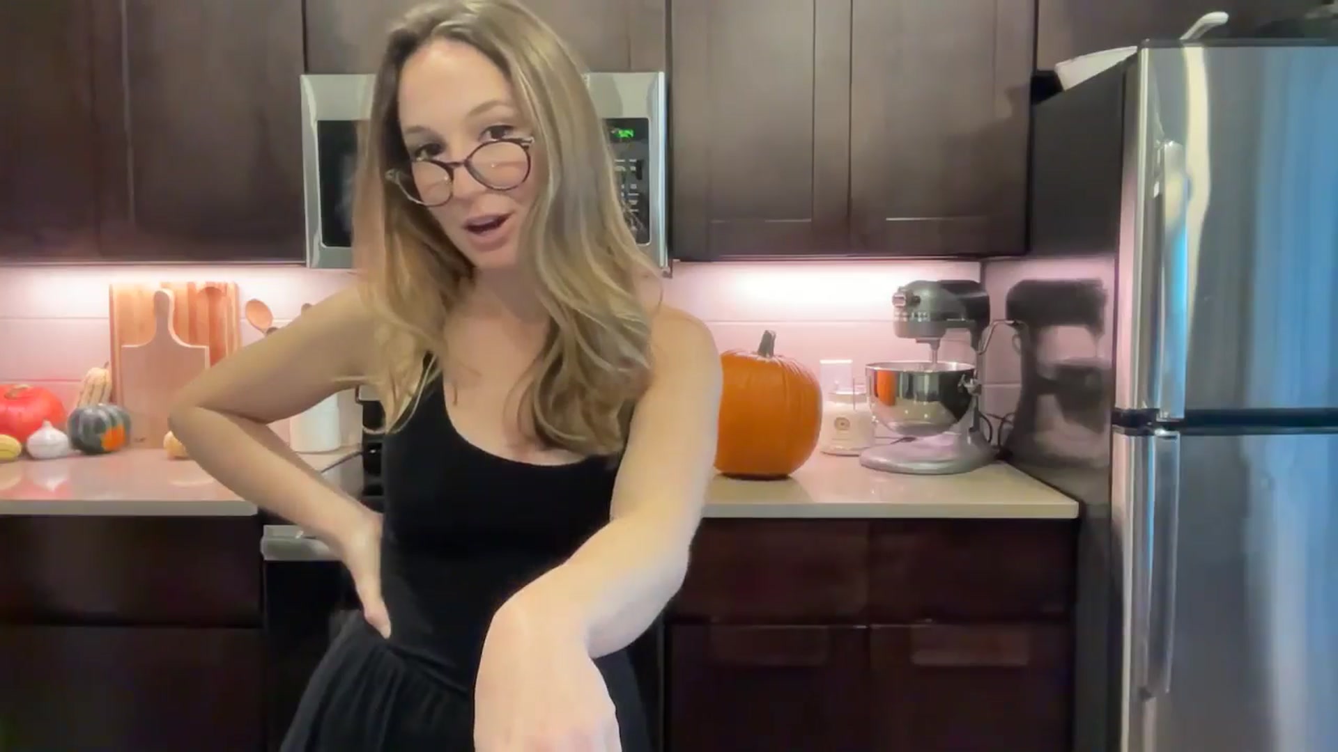 Gallery image thumbnail from LilLadyBird's myfreecams stream on, 10/13/2024, 22:55 image 4 of 20