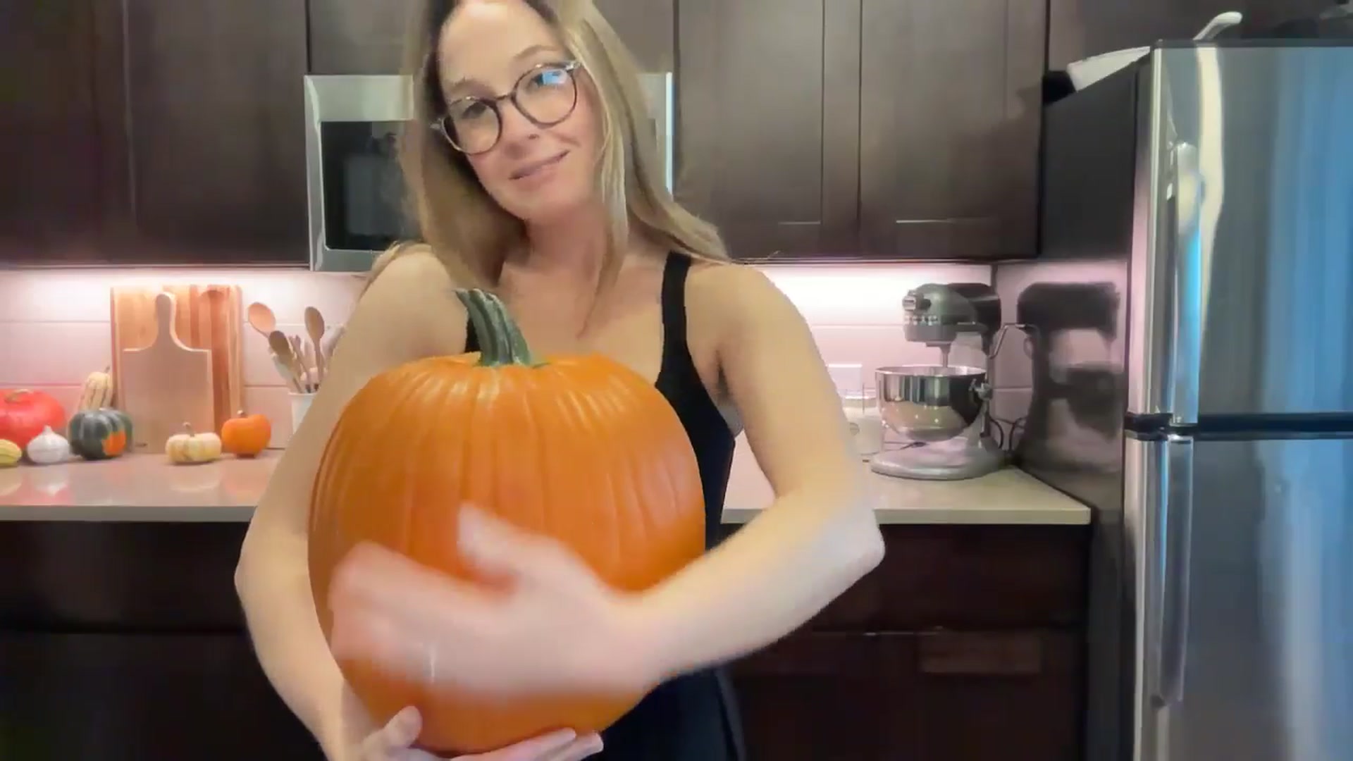 Gallery image thumbnail from LilLadyBird's myfreecams stream on, 10/13/2024, 22:55 image 2 of 20
