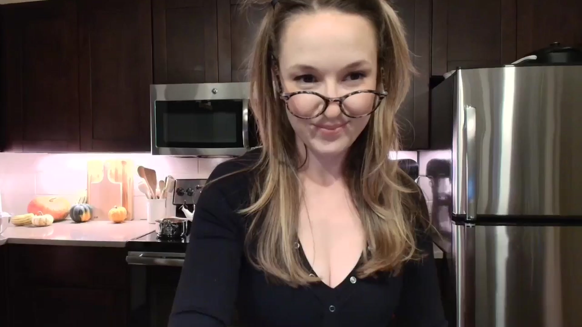 Gallery image thumbnail from LilLadyBird's myfreecams stream on, 10/17/2024, 01:33 image 15 of 20