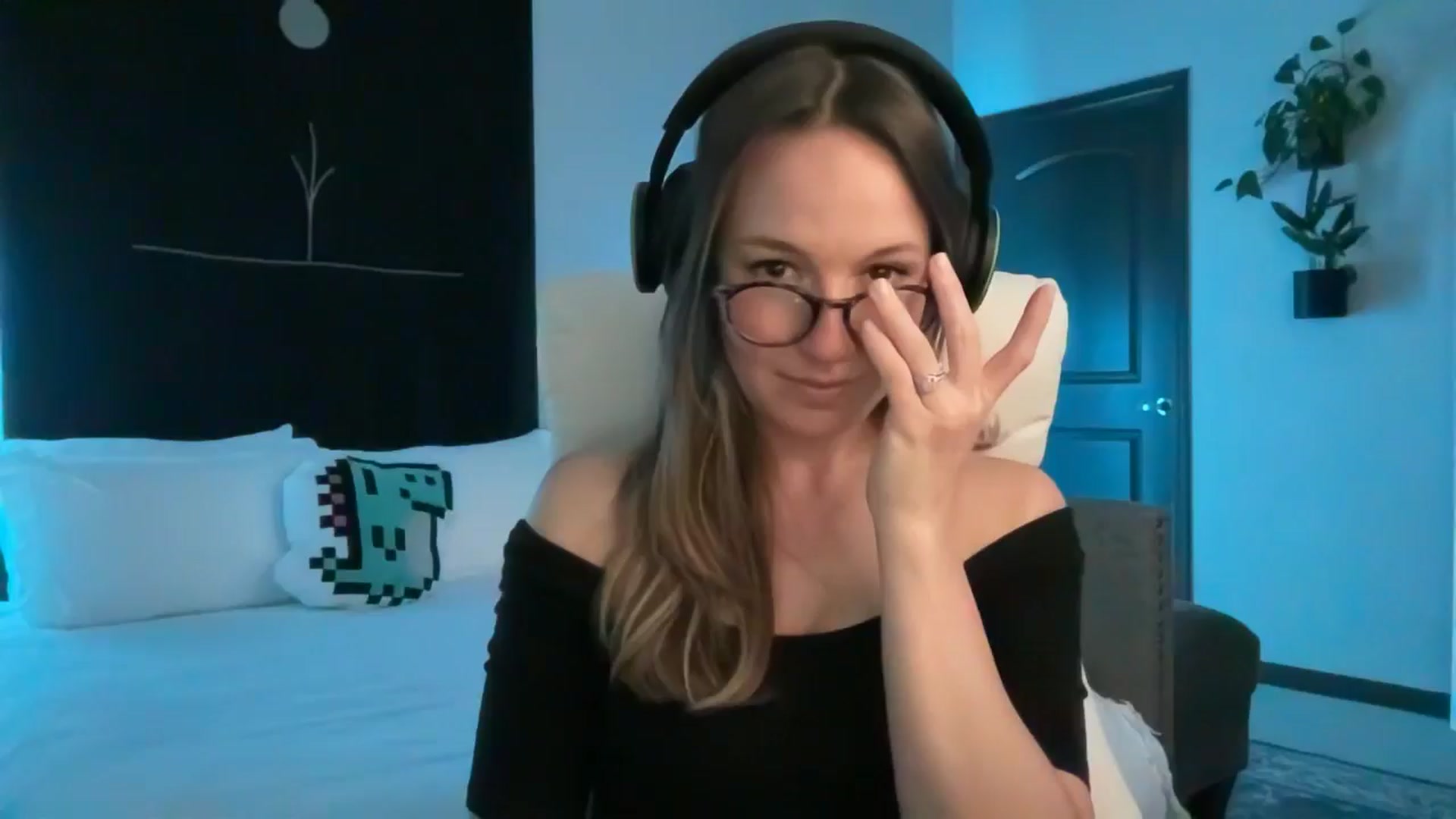 Gallery image thumbnail from LilLadyBird's myfreecams stream on, 10/22/2024, 03:18 image 1 of 20