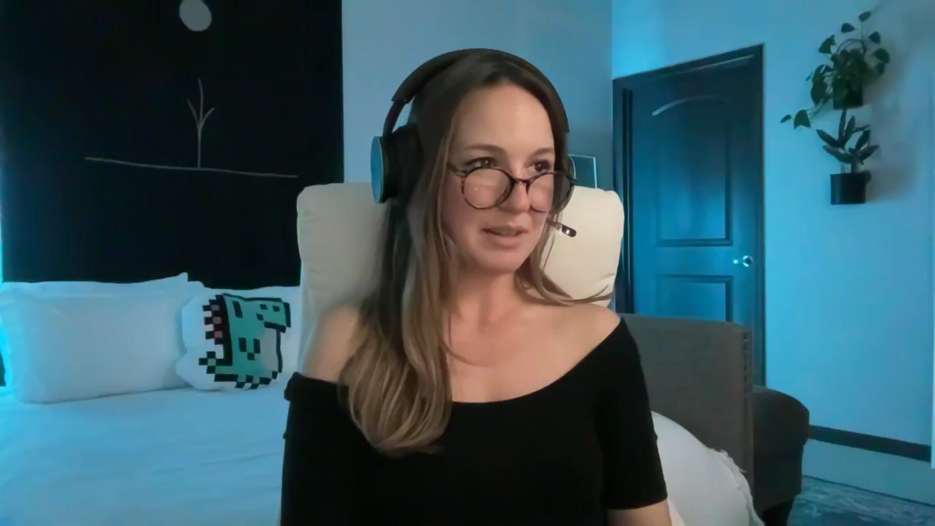 Gallery image thumbnail from LilLadyBird's myfreecams stream on, 10/22/2024, 03:18 image 5 of 20