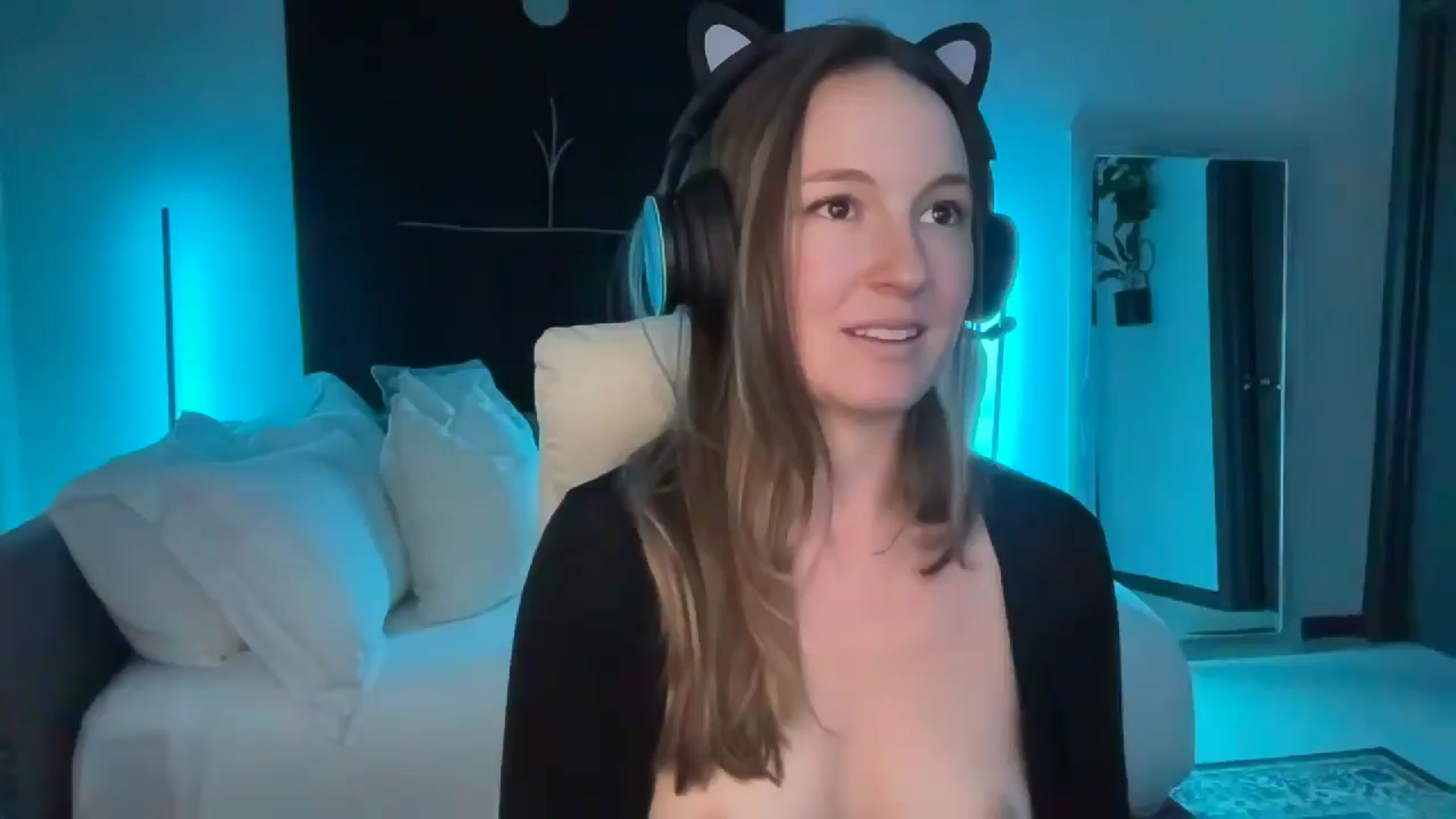 Gallery image thumbnail from LilLadyBird's myfreecams stream on, 11/12/2024, 07:48 image 1 of 20