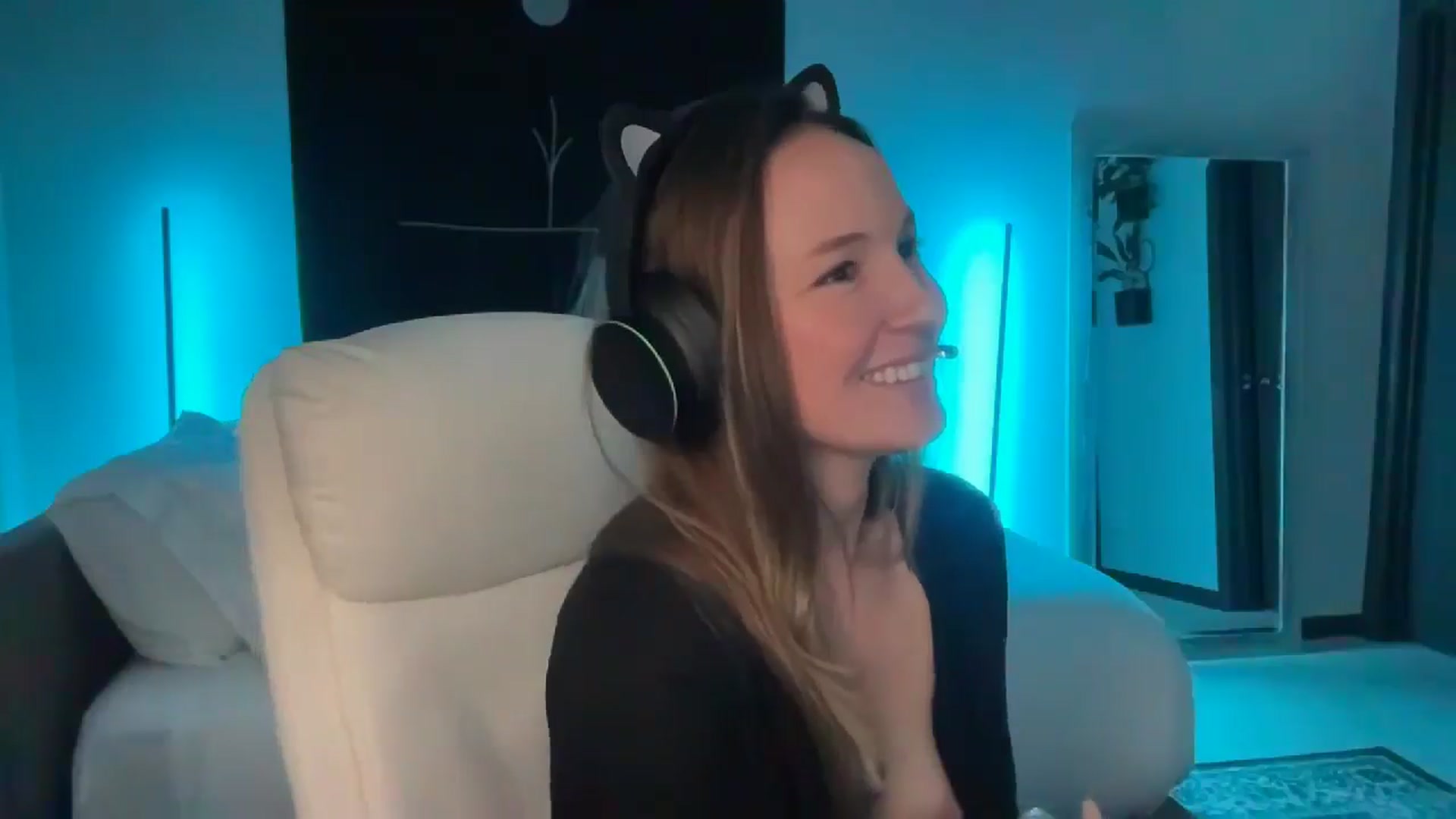 Gallery image thumbnail from LilLadyBird's myfreecams stream on, 11/12/2024, 07:48 image 12 of 20