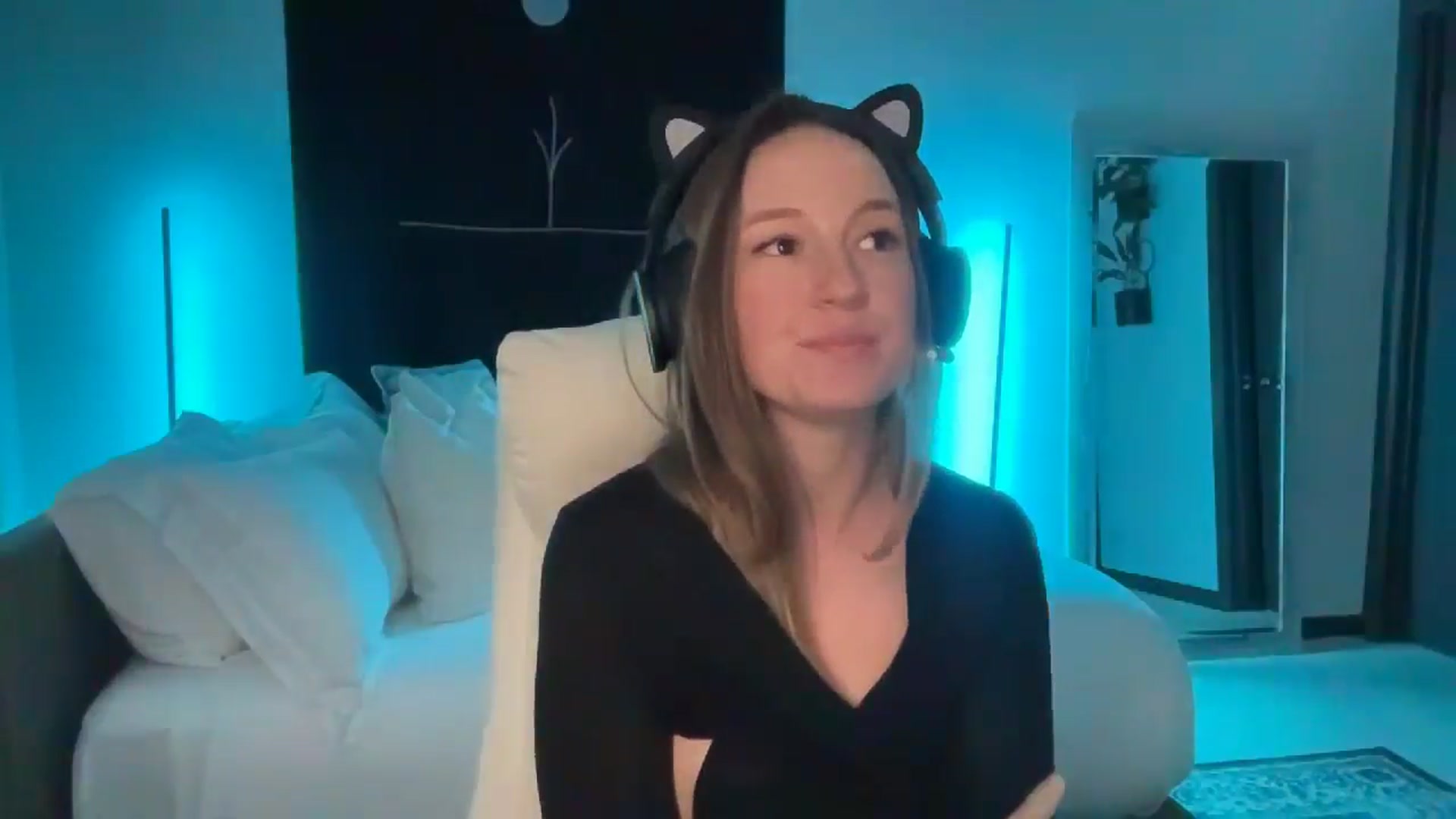 Gallery image thumbnail from LilLadyBird's myfreecams stream on, 11/12/2024, 07:48 image 6 of 20