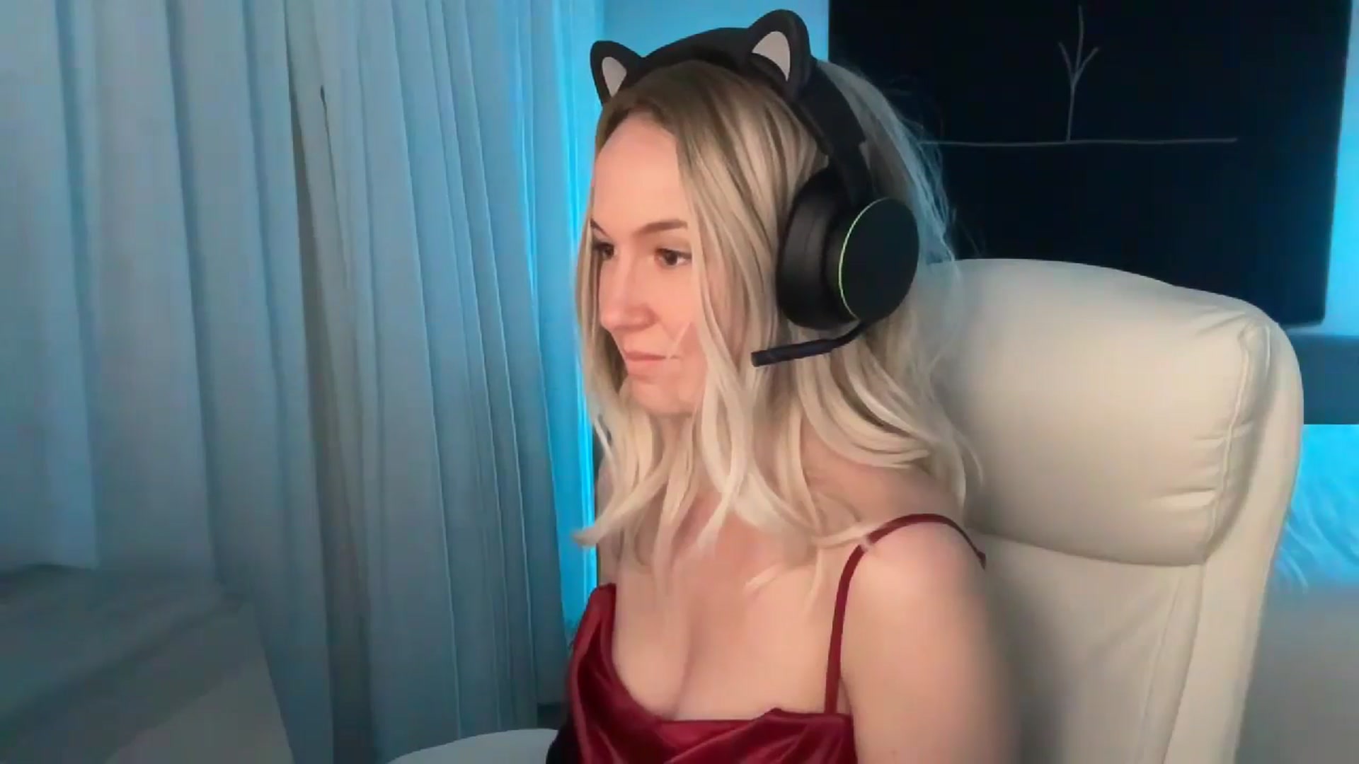Gallery image thumbnail from LilLadyBird's myfreecams stream on, 11/14/2024, 09:06 image 3 of 20