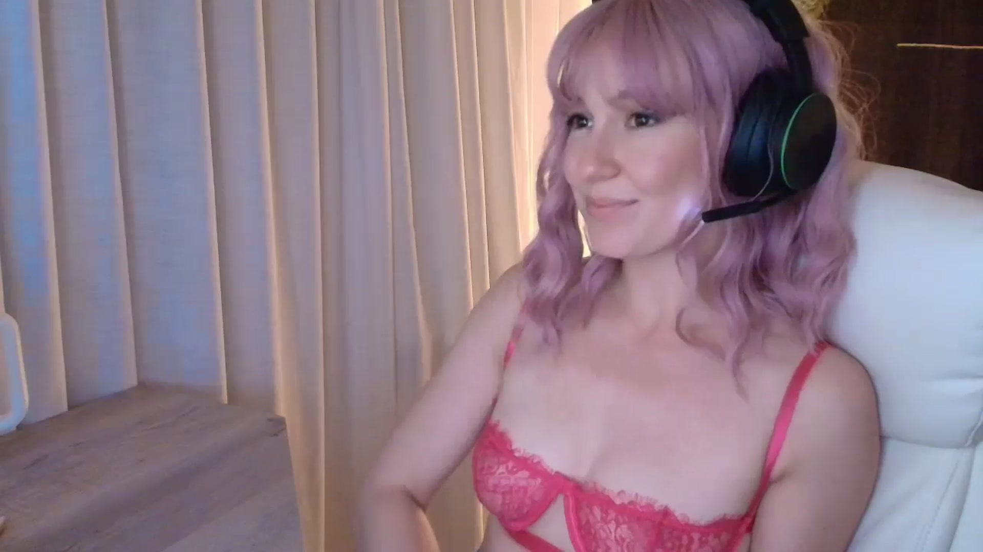 Gallery image thumbnail from LilLadyBird's myfreecams stream on, 11/25/2024, 09:09 image 6 of 20