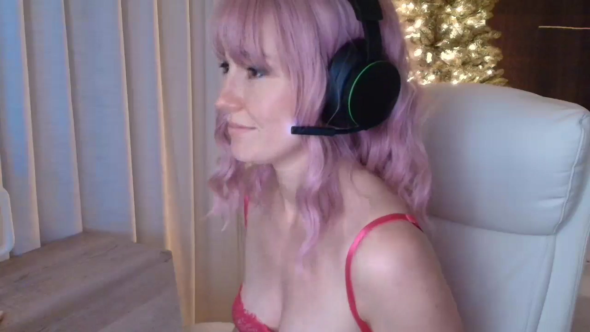 Gallery image thumbnail from LilLadyBird's myfreecams stream on, 11/25/2024, 09:09 image 14 of 20