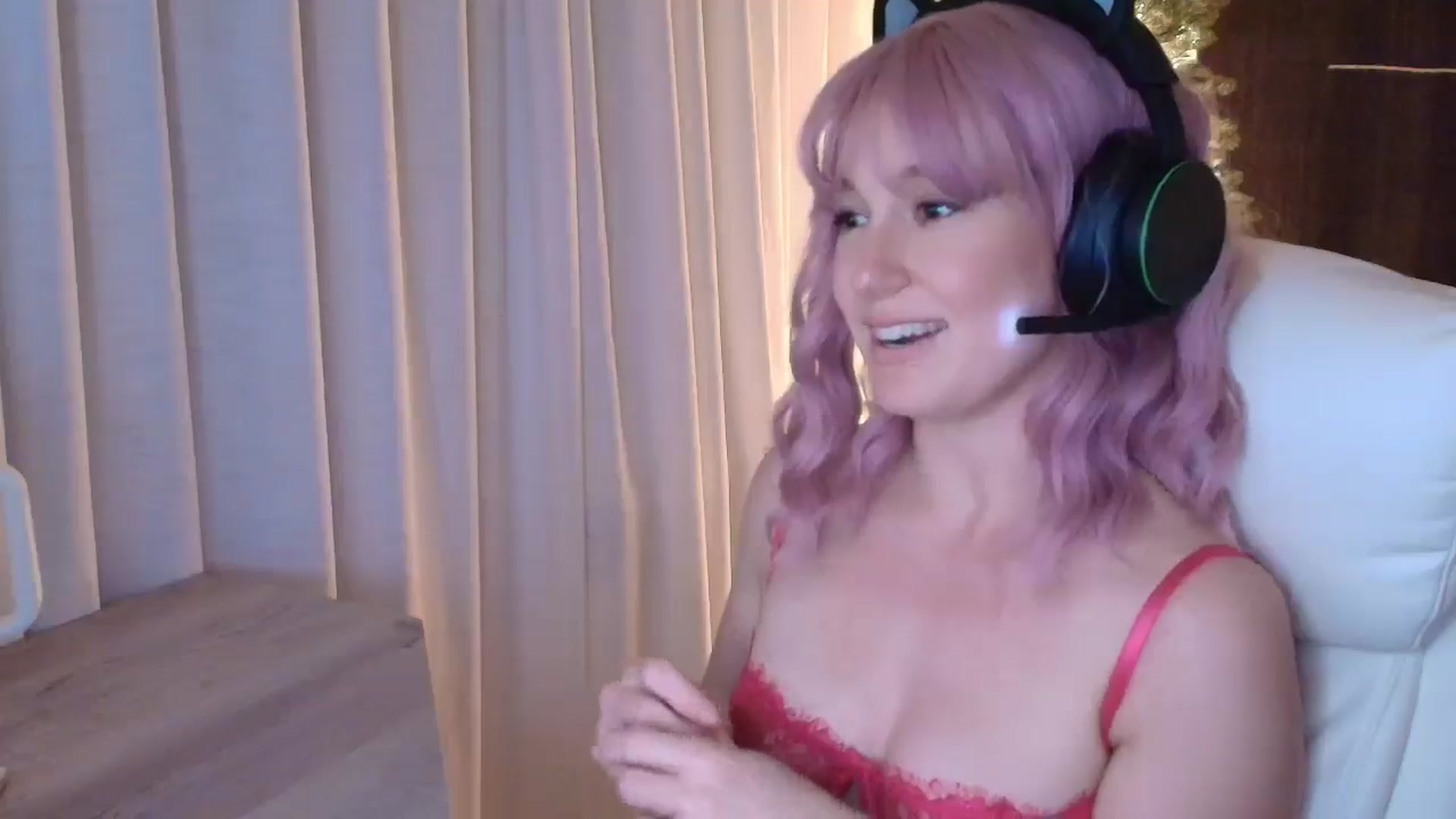 Gallery image thumbnail from LilLadyBird's myfreecams stream on, 11/25/2024, 09:09 image 5 of 20