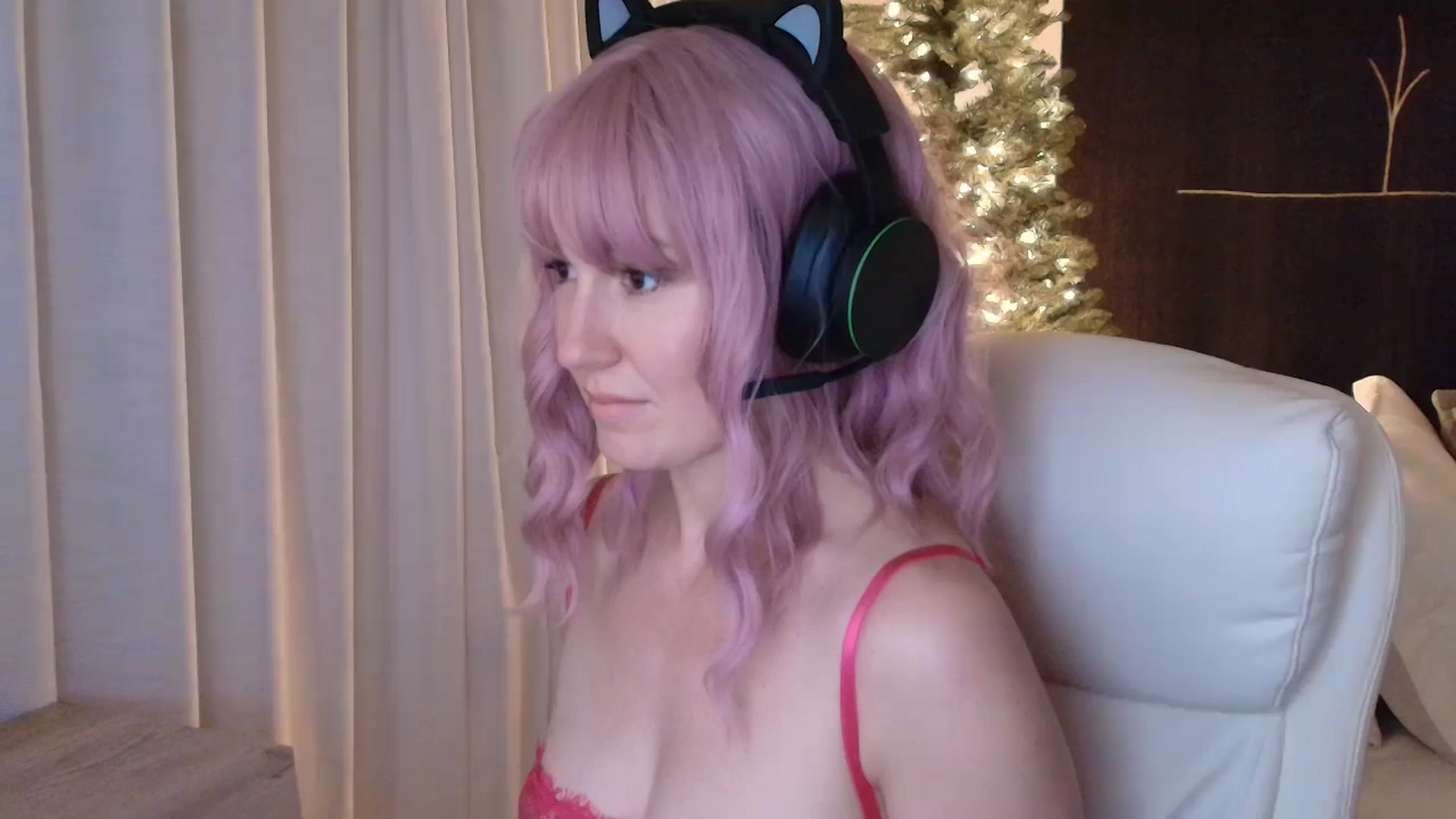 Gallery image thumbnail from LilLadyBird's myfreecams stream on, 11/25/2024, 09:09 image 16 of 20