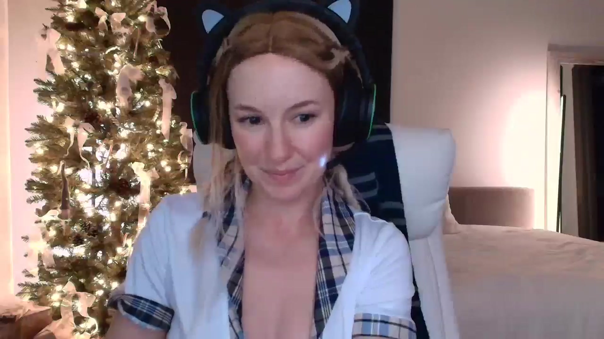 Gallery image thumbnail from LilLadyBird's myfreecams stream on, 12/10/2024, 08:34 image 16 of 20