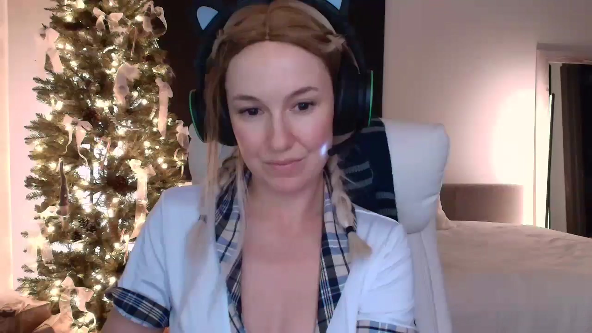 Gallery image thumbnail from LilLadyBird's myfreecams stream on, 12/10/2024, 08:34 image 13 of 20