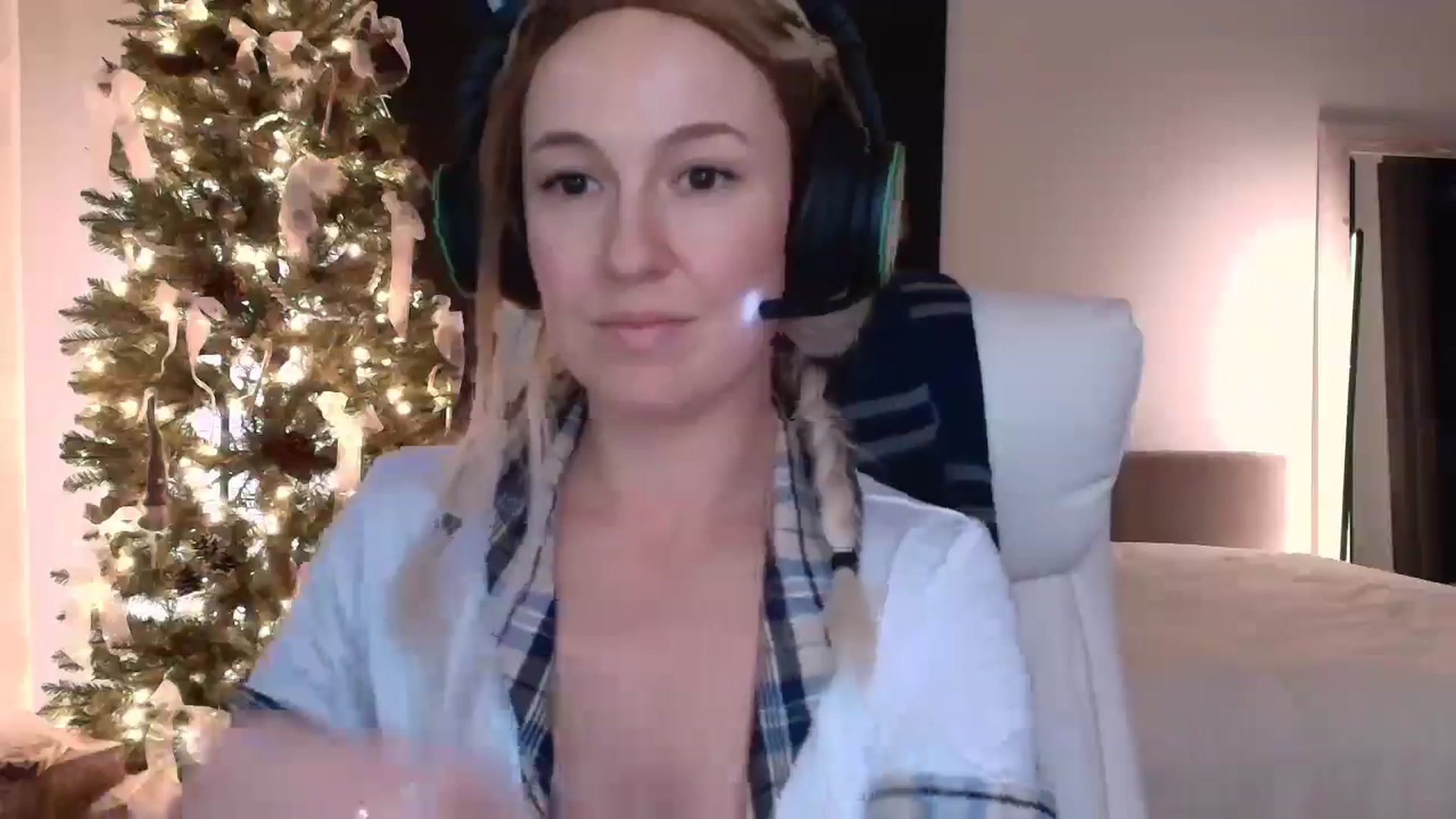 Gallery image thumbnail from LilLadyBird's myfreecams stream on, 12/10/2024, 08:34 image 11 of 20