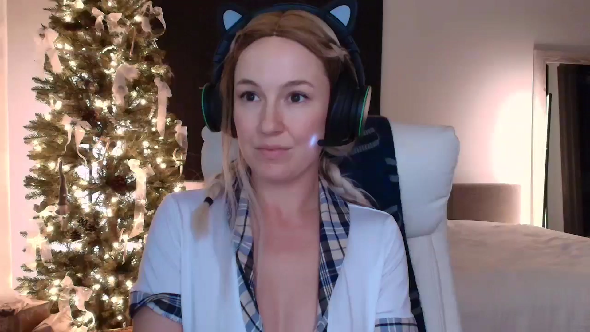 Gallery image thumbnail from LilLadyBird's myfreecams stream on, 12/10/2024, 08:34 image 3 of 20