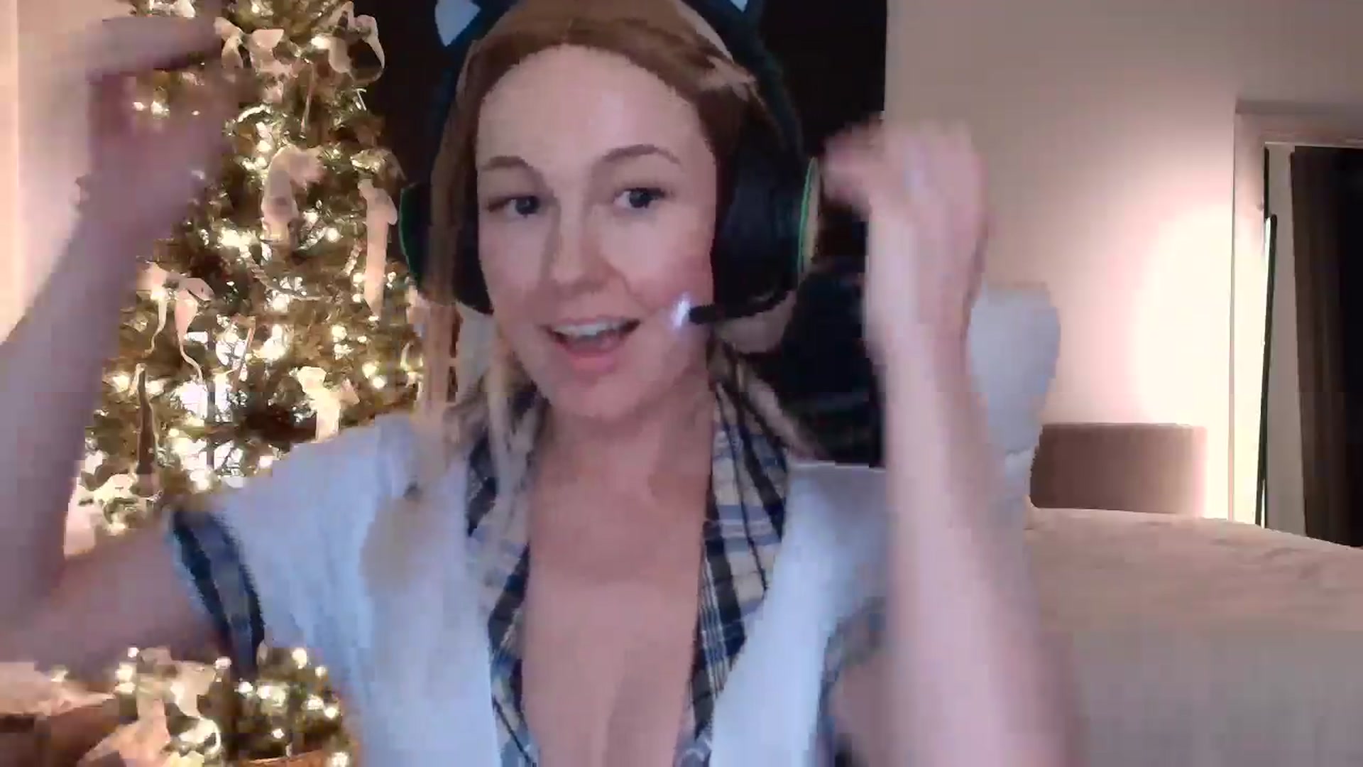 Gallery image thumbnail from LilLadyBird's myfreecams stream on, 12/10/2024, 08:34 image 15 of 20