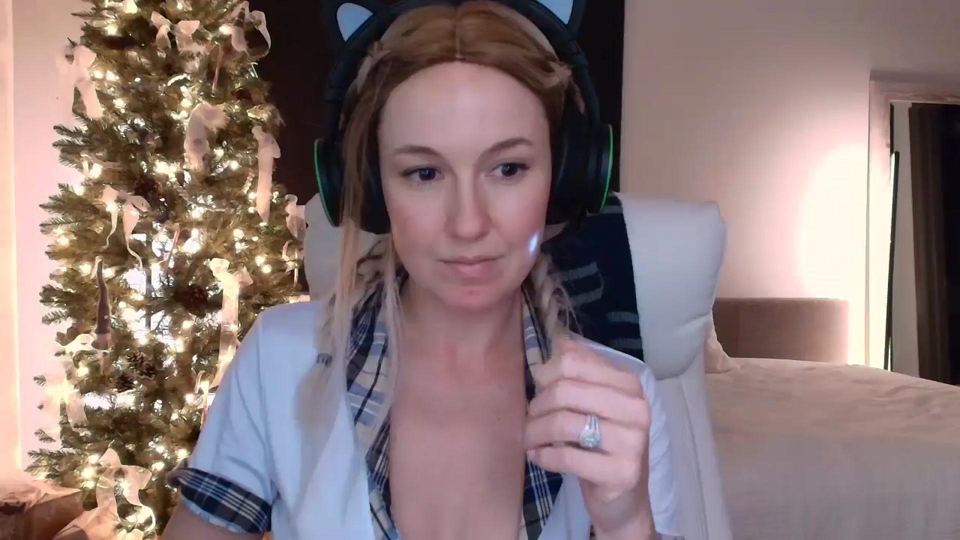 Gallery image thumbnail from LilLadyBird's myfreecams stream on, 12/10/2024, 08:34 image 14 of 20