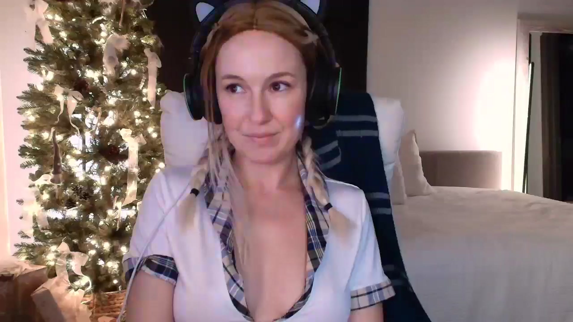 Gallery image thumbnail from LilLadyBird's myfreecams stream on, 12/10/2024, 09:00 image 2 of 20
