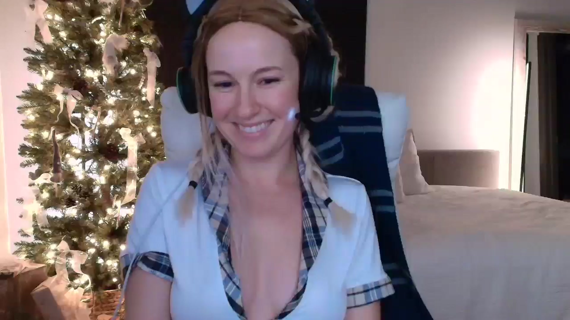 Gallery image thumbnail from LilLadyBird's myfreecams stream on, 12/10/2024, 09:00 image 1 of 20