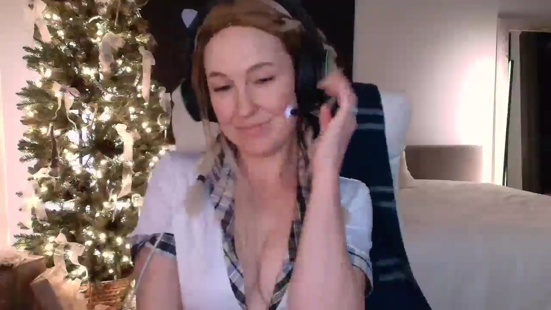 Gallery image thumbnail from LilLadyBird's myfreecams stream on, 12/10/2024, 09:00 image 3 of 20