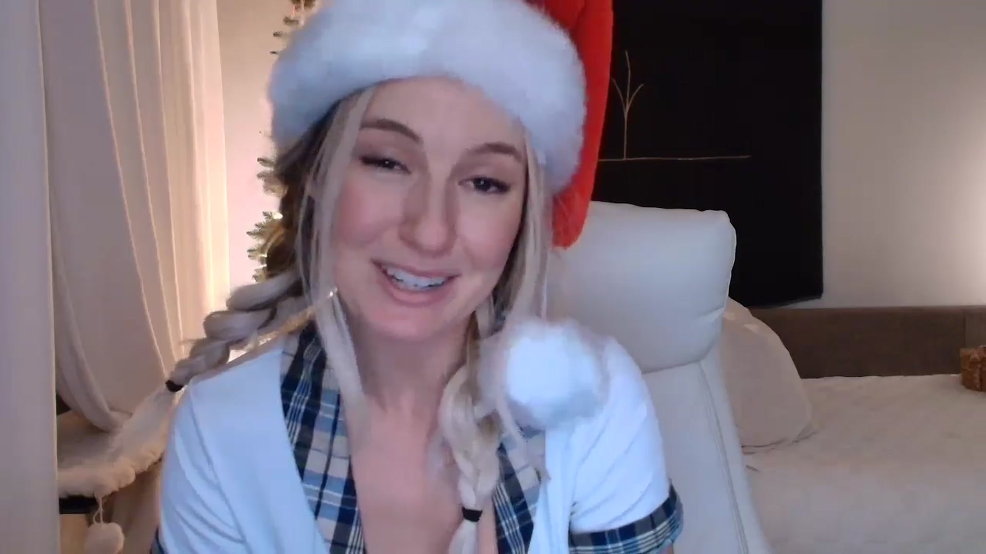 Gallery image thumbnail from LilLadyBird's myfreecams stream on, 12/12/2024, 09:45 image 8 of 20