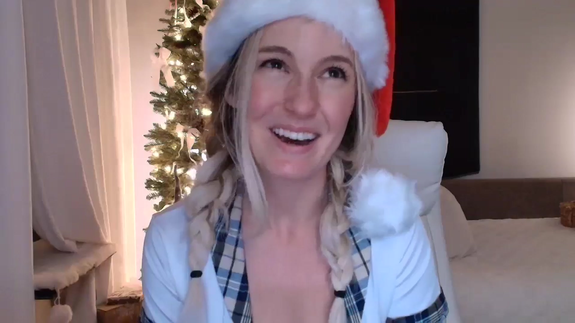 Gallery image thumbnail from LilLadyBird's myfreecams stream on, 12/12/2024, 09:45 image 10 of 20