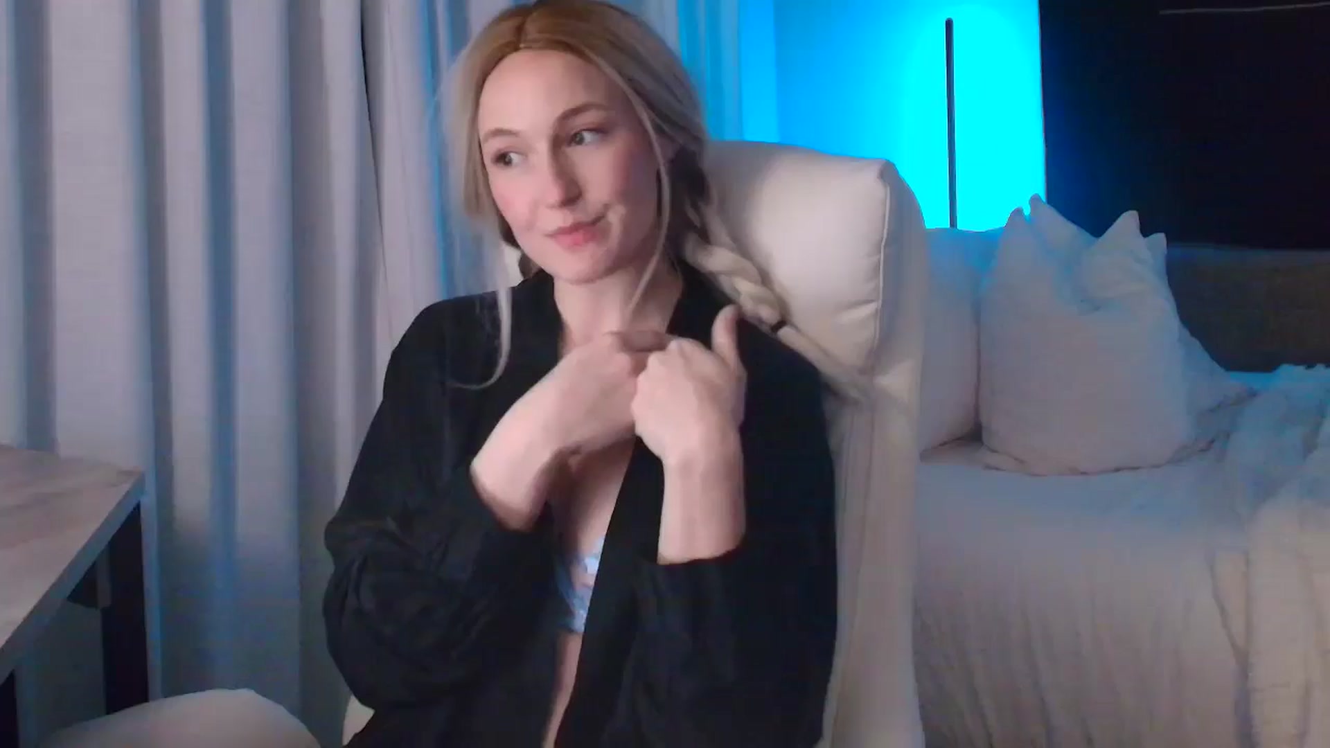 Gallery image thumbnail from LilLadyBird's myfreecams stream on, 01/02/2025, 07:38 image 17 of 20