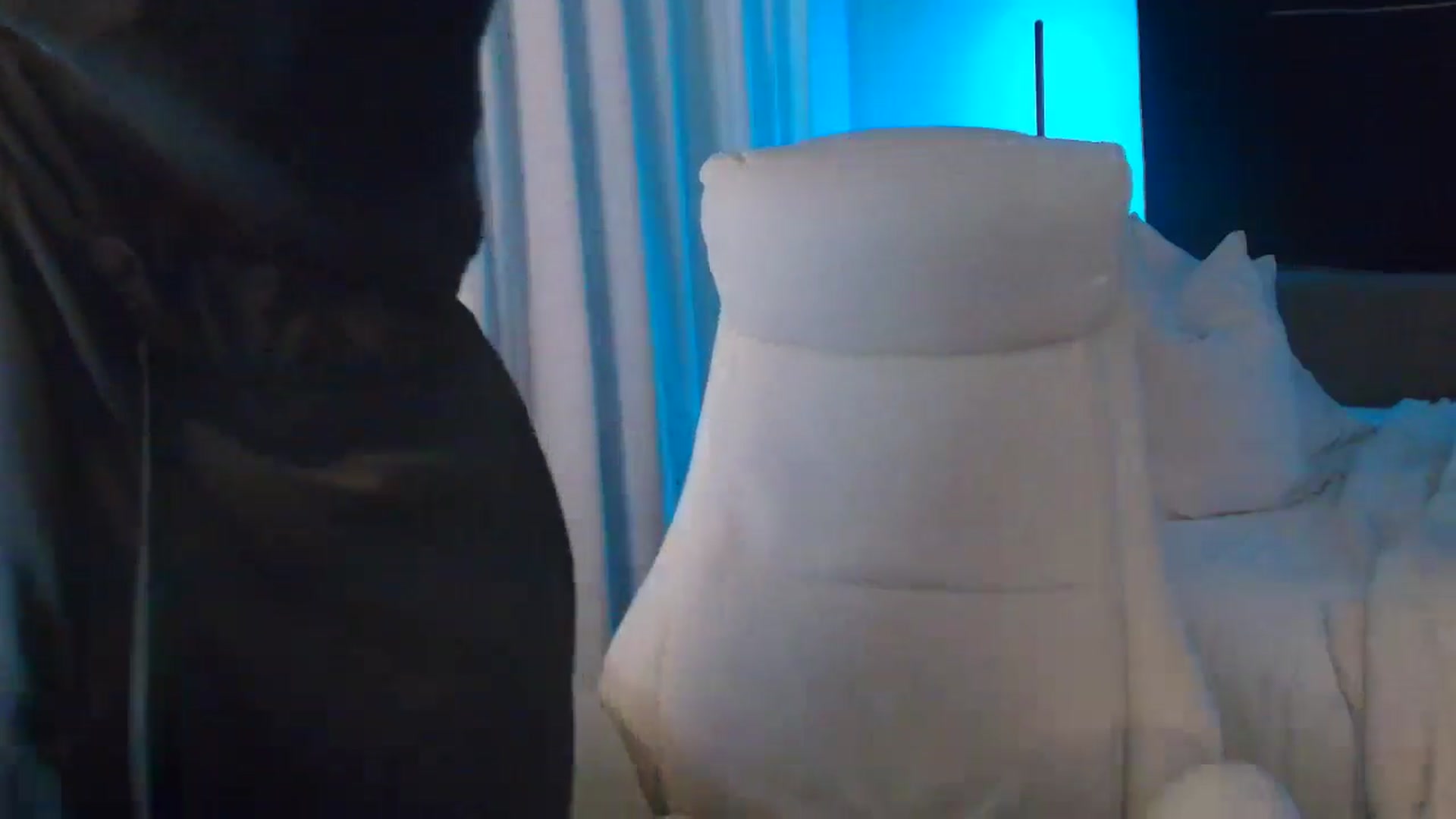 Gallery image thumbnail from LilLadyBird's myfreecams stream on, 01/02/2025, 07:38 image 10 of 20