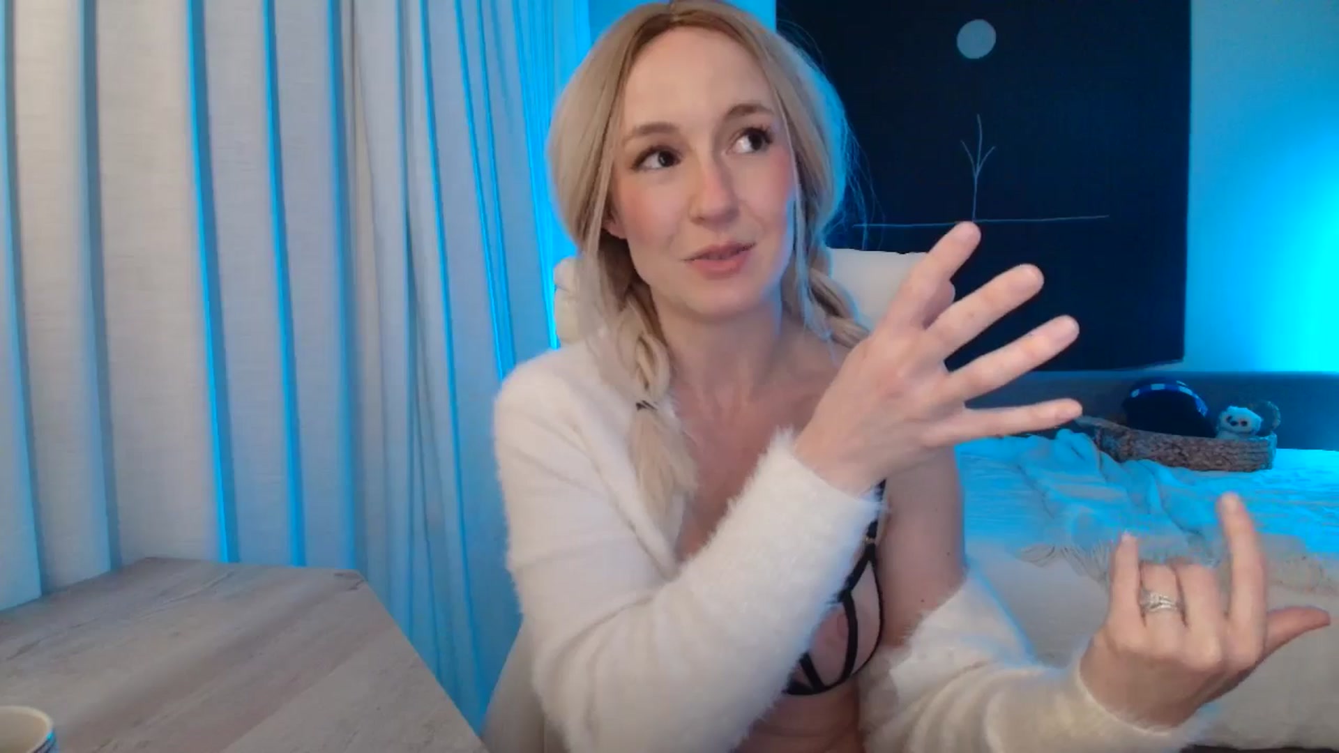 Gallery image thumbnail from LilLadyBird's myfreecams stream on, 01/22/2025, 04:47 image 5 of 20