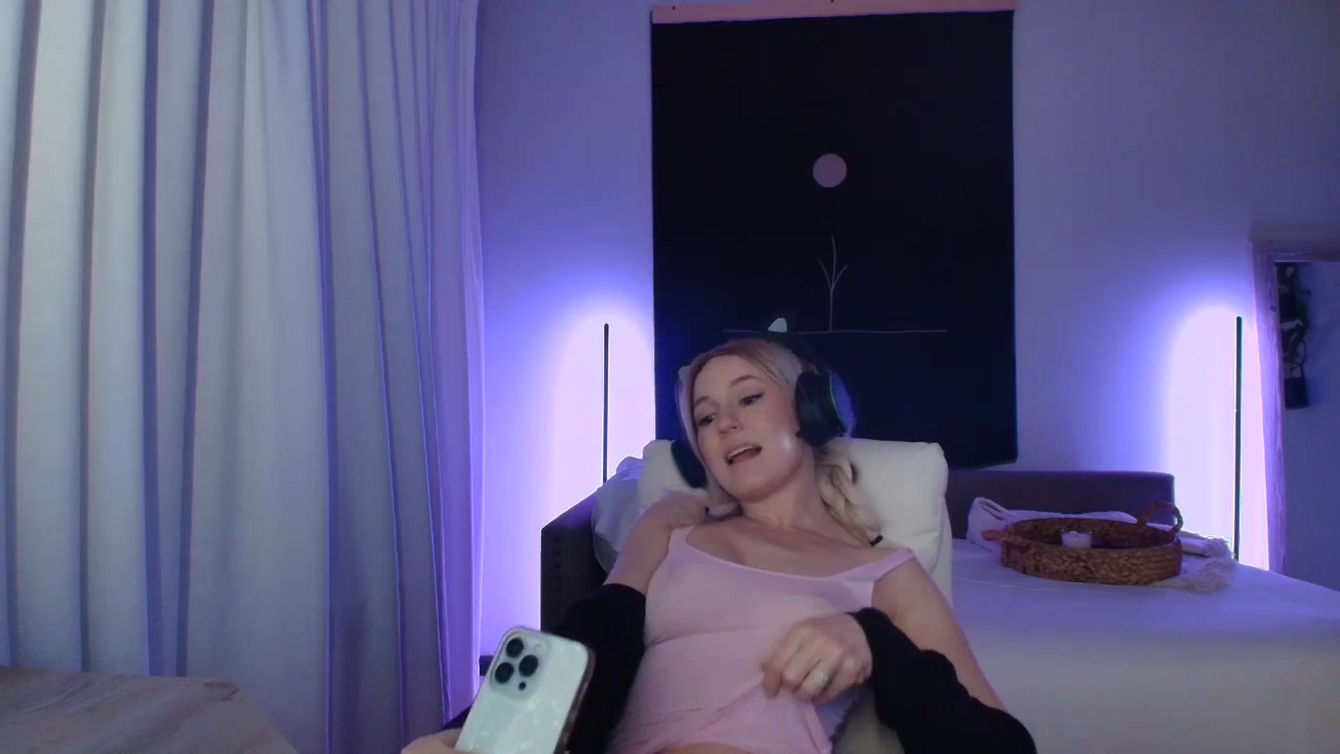 Gallery image thumbnail from LilLadyBird's myfreecams stream on, 01/27/2025, 01:20 image 5 of 20