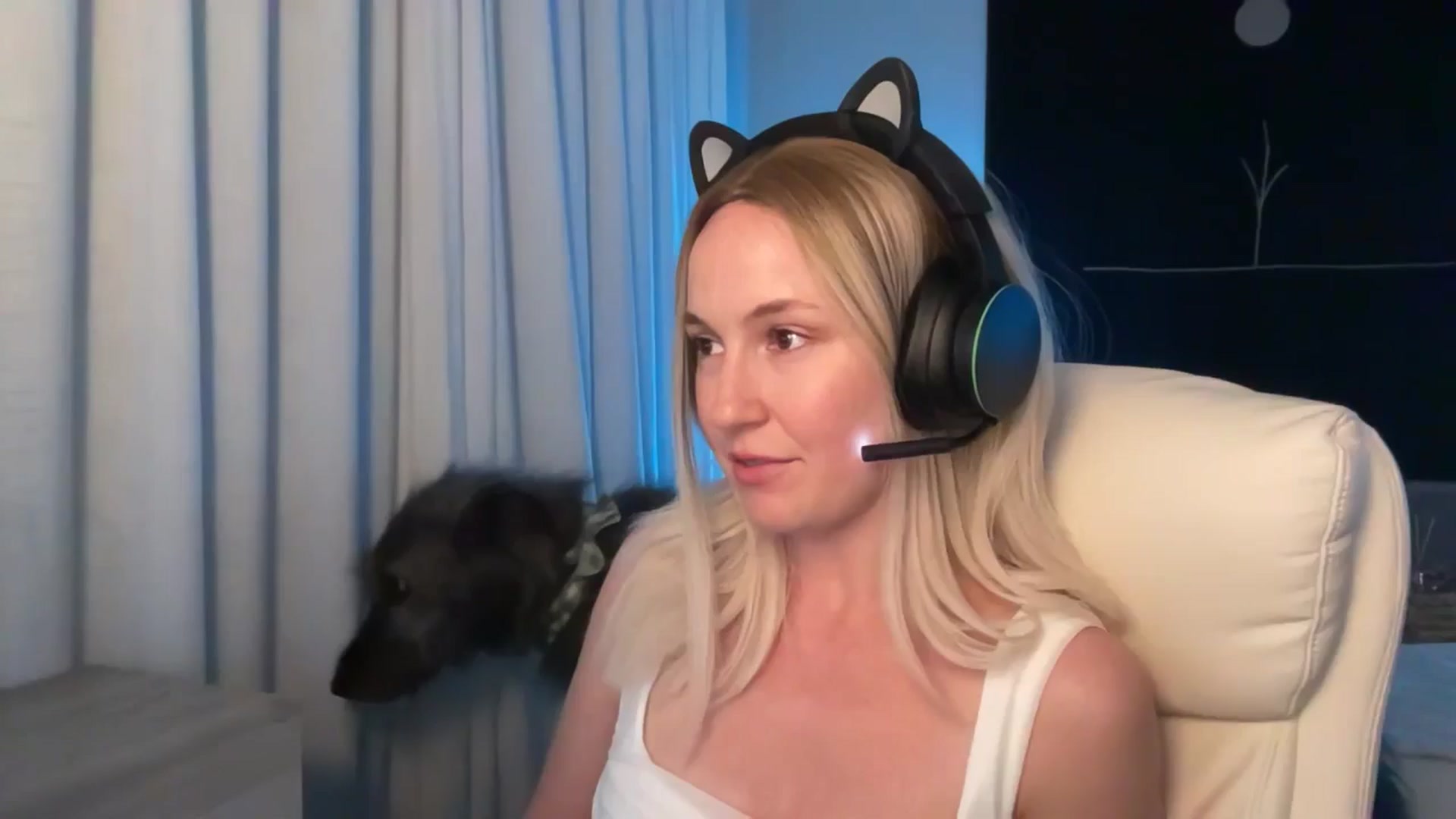 Gallery image thumbnail from LilLadyBird's myfreecams stream on, 03/23/2025, 03:49 image 3 of 20