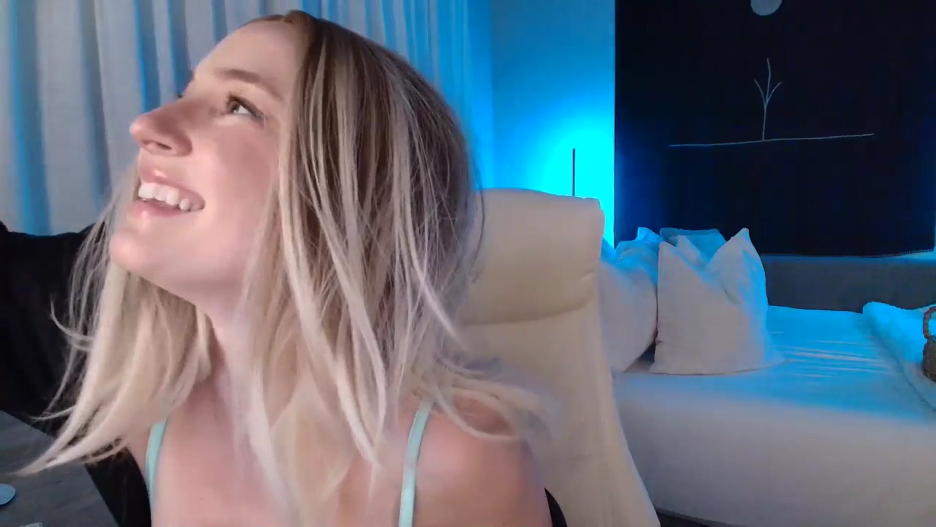 Gallery image thumbnail from LilLadyBird's myfreecams stream on, 03/24/2025, 01:19 image 2 of 20