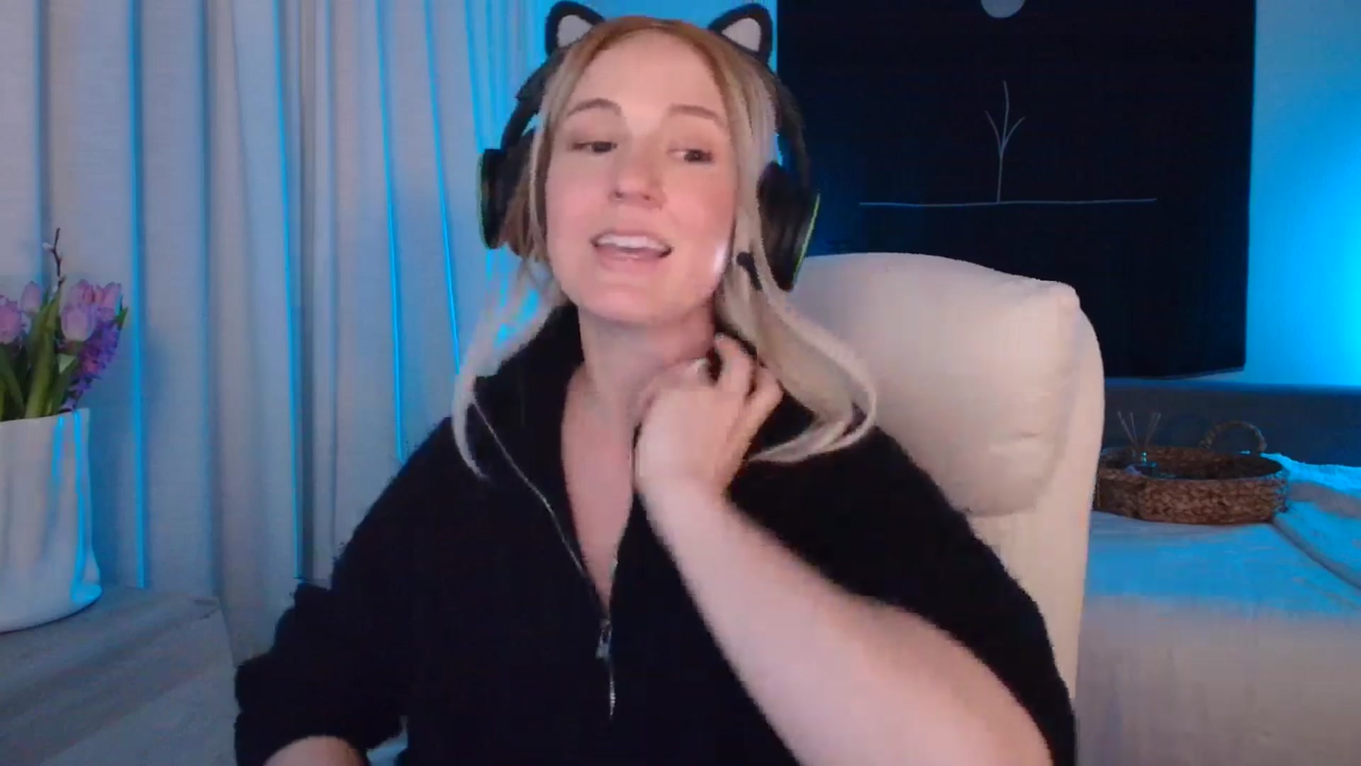 Gallery image thumbnail from LilLadyBird's myfreecams stream on, 03/30/2025, 06:07 image 4 of 20