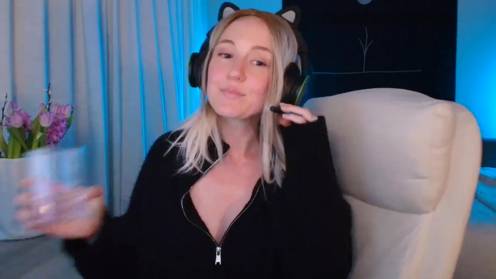 Gallery image thumbnail from LilLadyBird's myfreecams stream on, 03/30/2025, 06:07 image 20 of 20