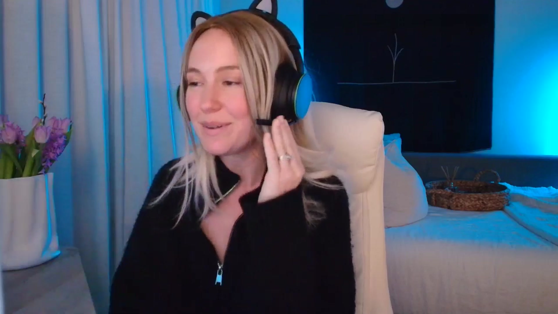 Gallery image thumbnail from LilLadyBird's myfreecams stream on, 03/30/2025, 06:07 image 14 of 20