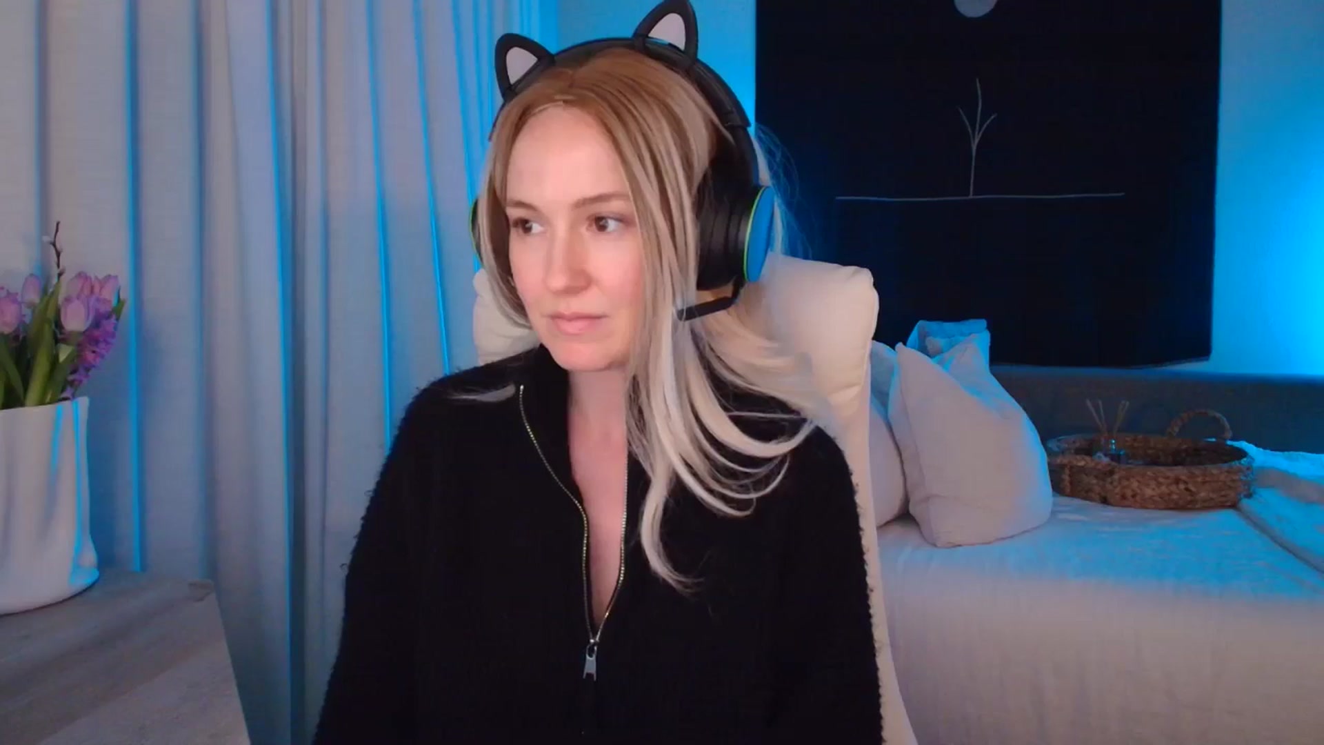 Gallery image thumbnail from LilLadyBird's myfreecams stream on, 03/30/2025, 06:07 image 2 of 20