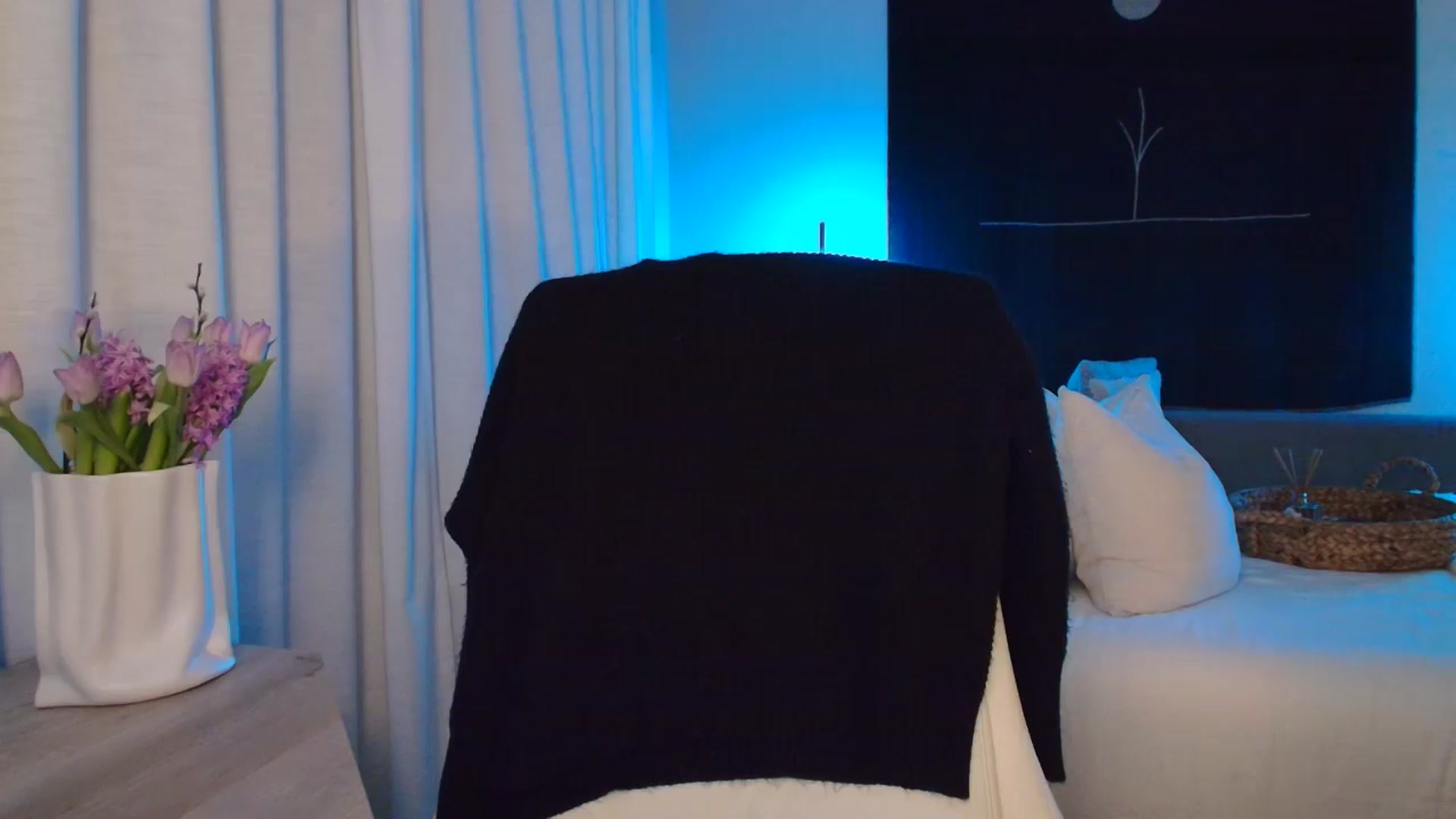 Gallery image thumbnail from LilLadyBird's myfreecams stream on, 03/31/2025, 04:13 image 8 of 20