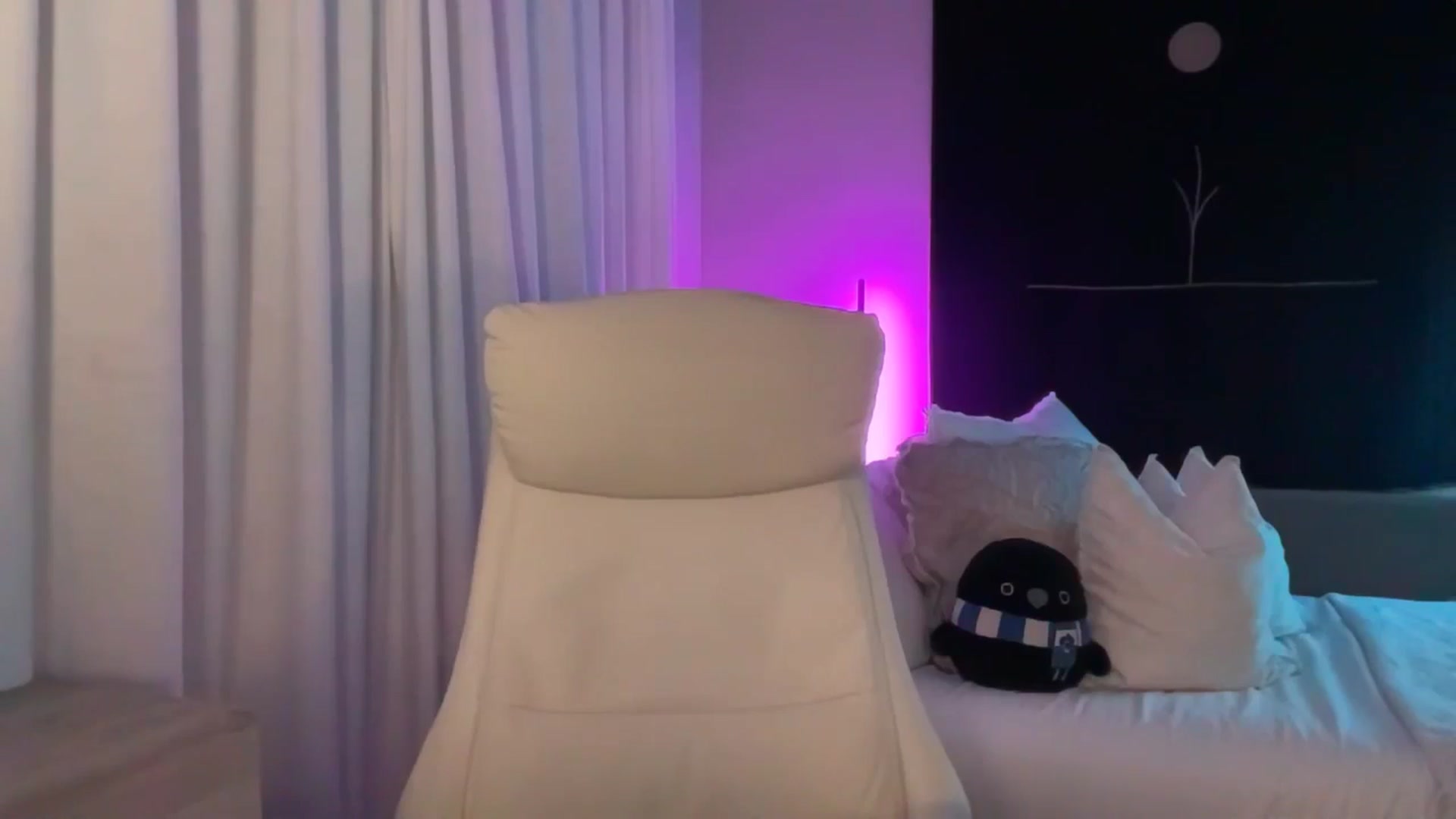Gallery image thumbnail from LilLadyBird's myfreecams stream on, 06/06/2025, 04:24 image 3 of 20