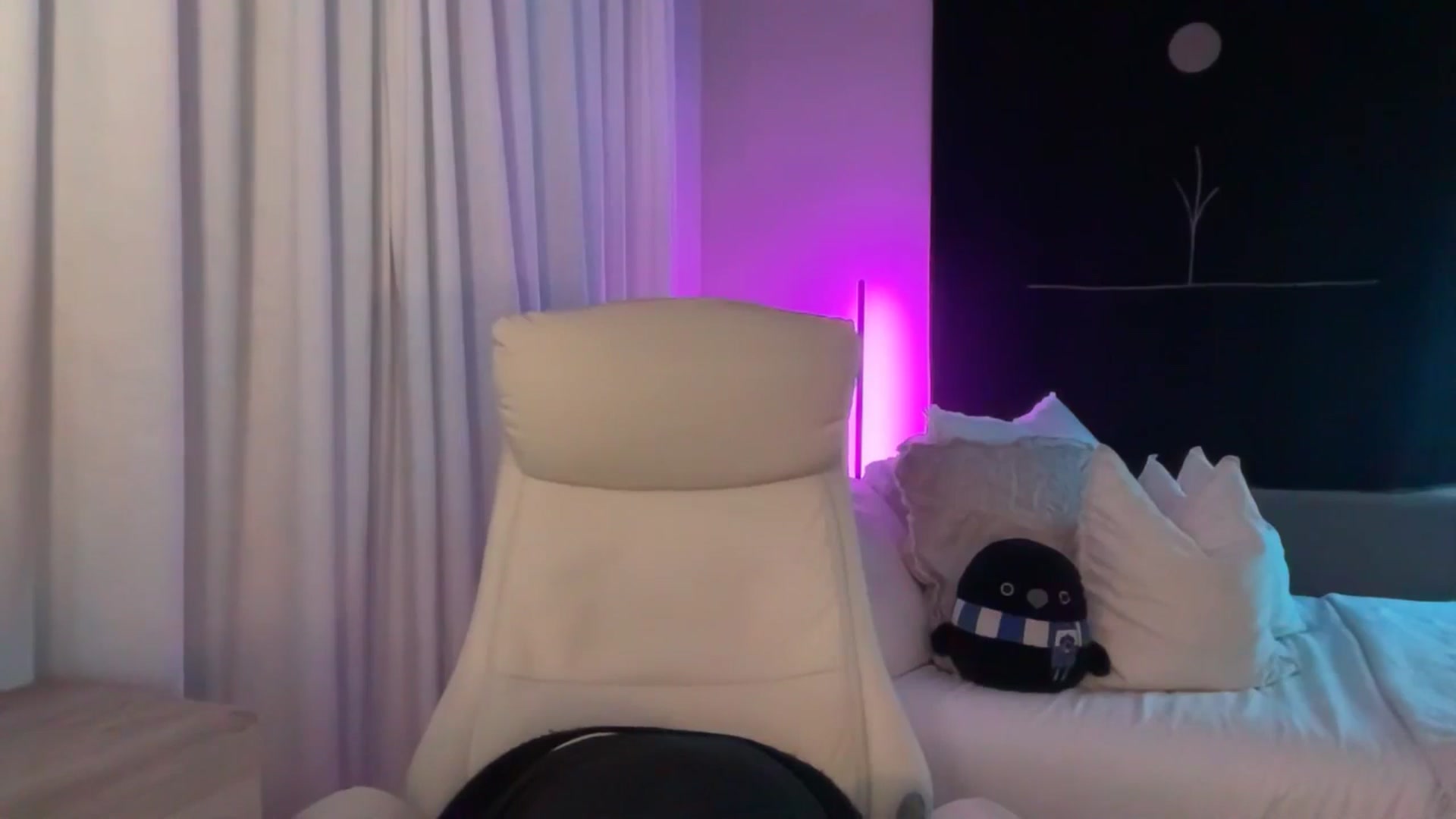 Gallery image thumbnail from LilLadyBird's myfreecams stream on, 06/06/2025, 04:24 image 2 of 20