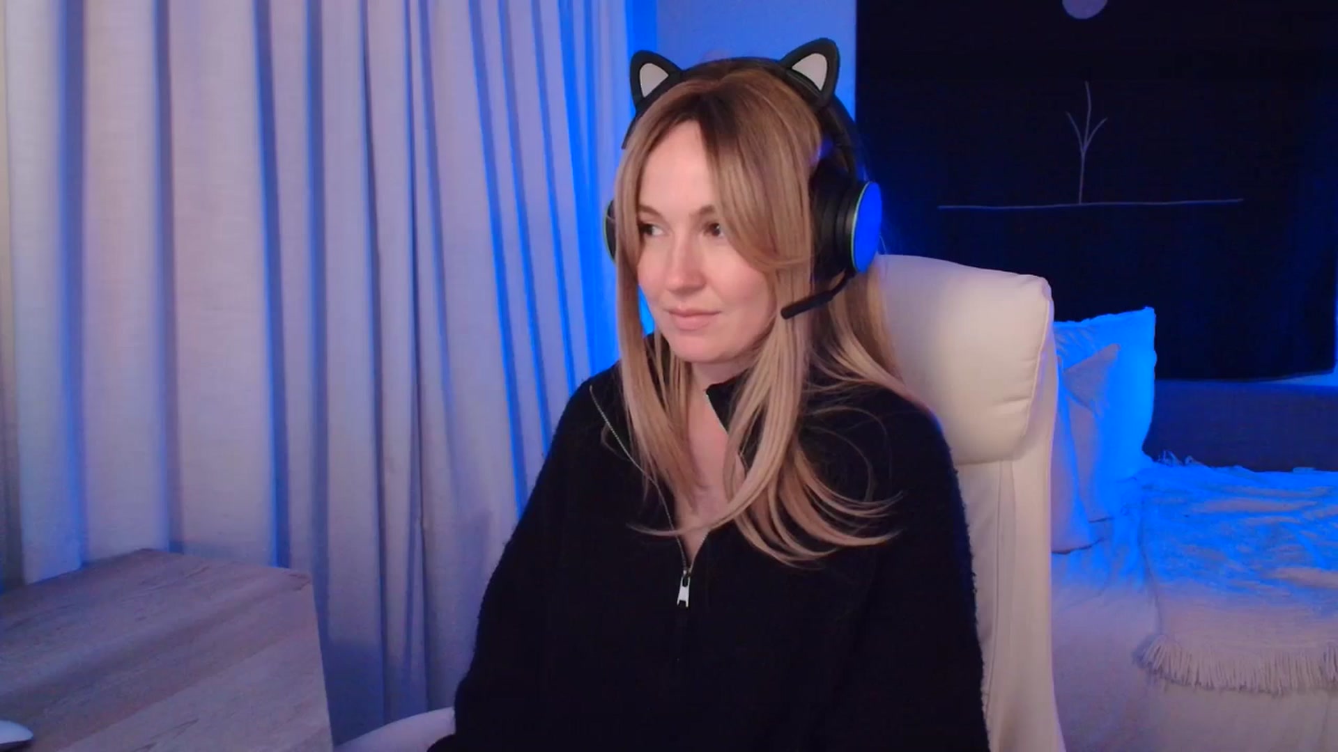 Gallery image thumbnail from LilLadyBird's myfreecams stream on, 06/10/2025, 06:16 image 5 of 20
