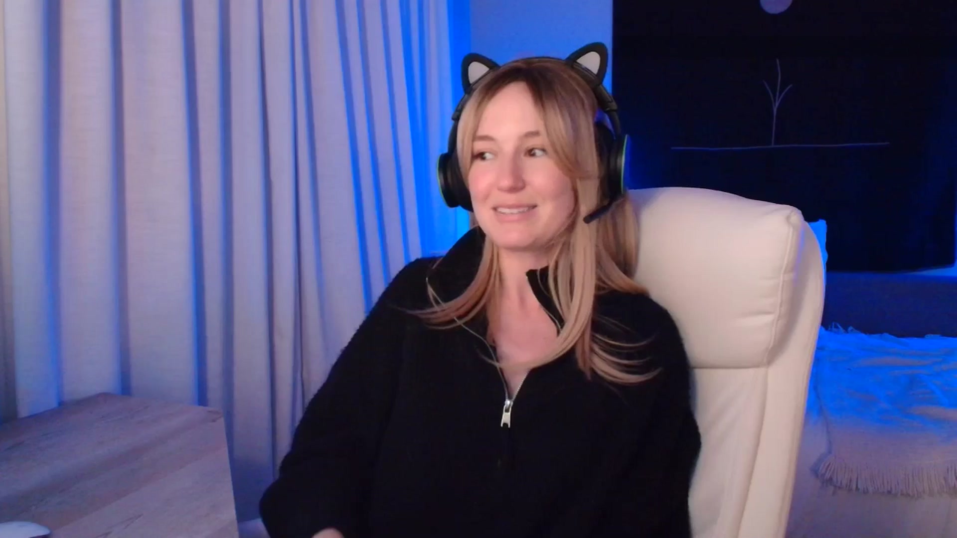 Gallery image thumbnail from LilLadyBird's myfreecams stream on, 06/10/2025, 06:16 image 13 of 20