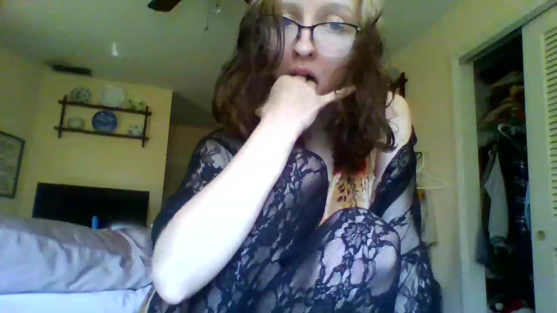 Gallery image thumbnail from LilLolaNymph's myfreecams stream on, 02/19/2023, 17:51 image 7 of 20